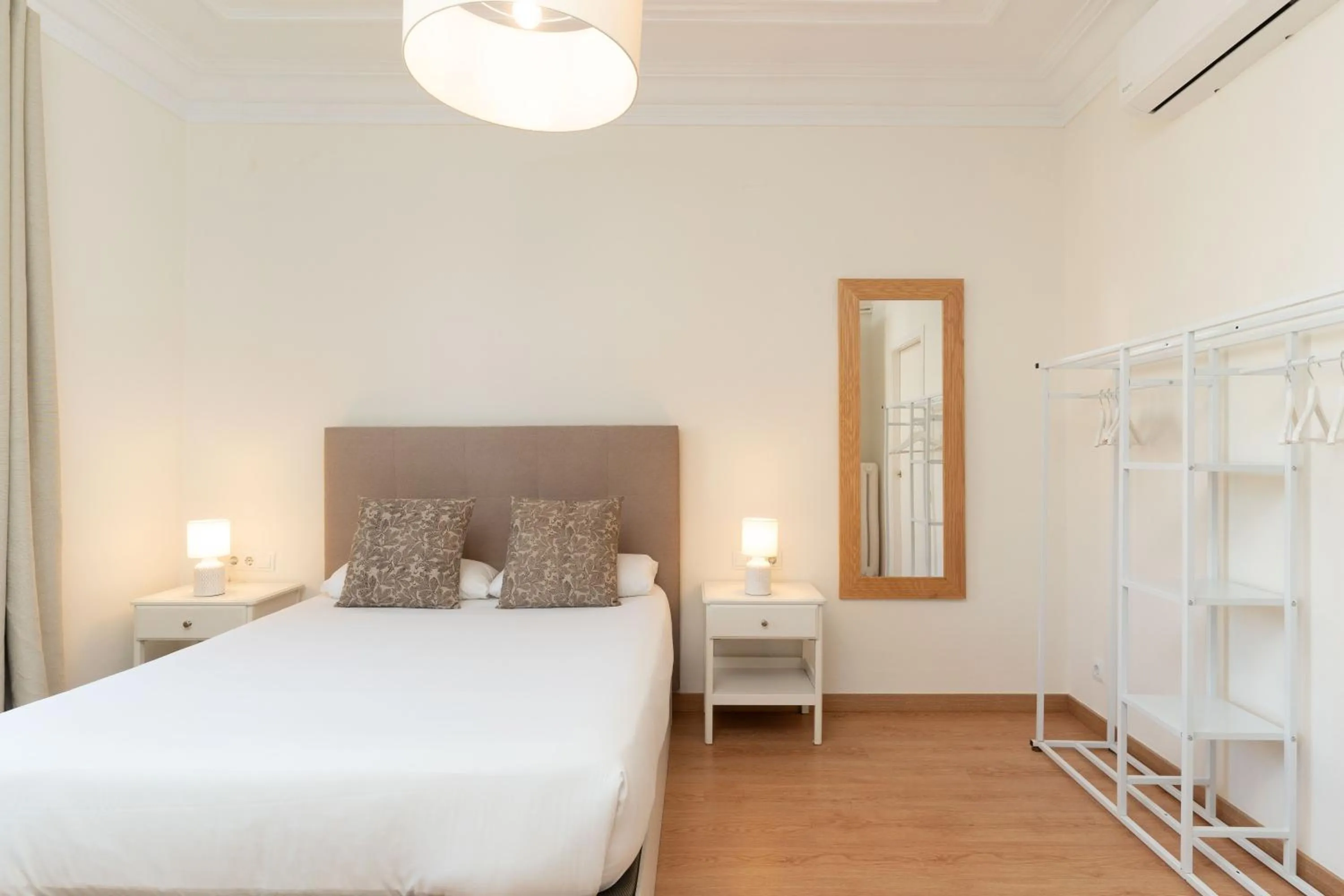 Bed in SibsBcn-Paseo de Gracia Luxury Exclusive Gaudí