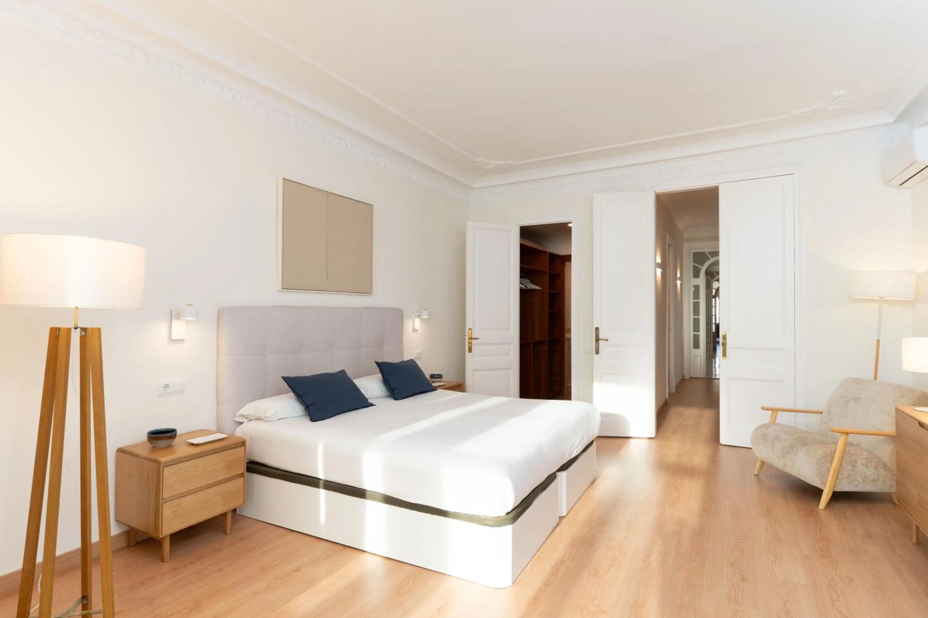 Bed in SibsBcn-Paseo de Gracia Luxury Exclusive Gaudí
