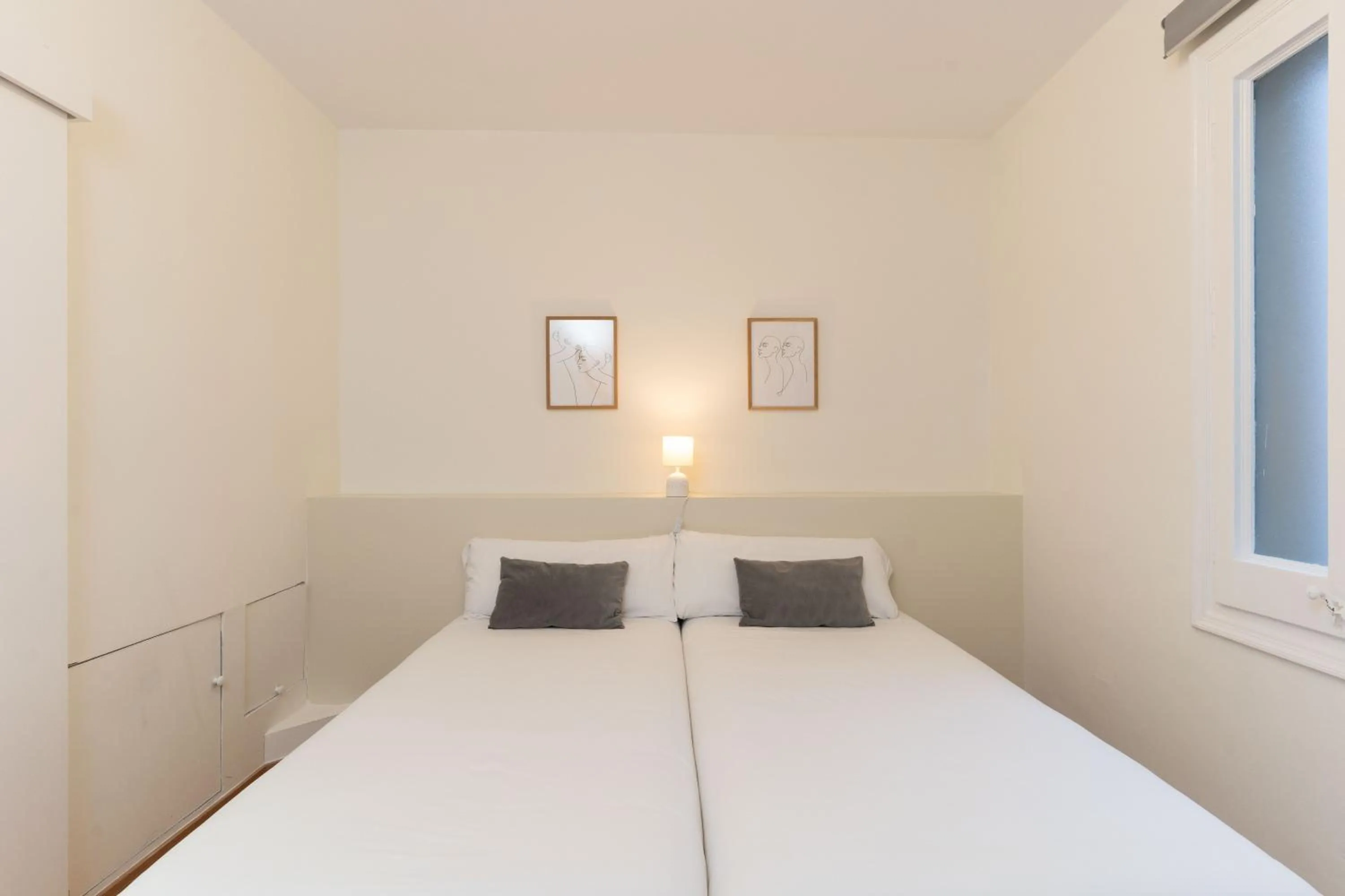 Bed in SibsBcn-Paseo de Gracia Luxury Exclusive Gaudí
