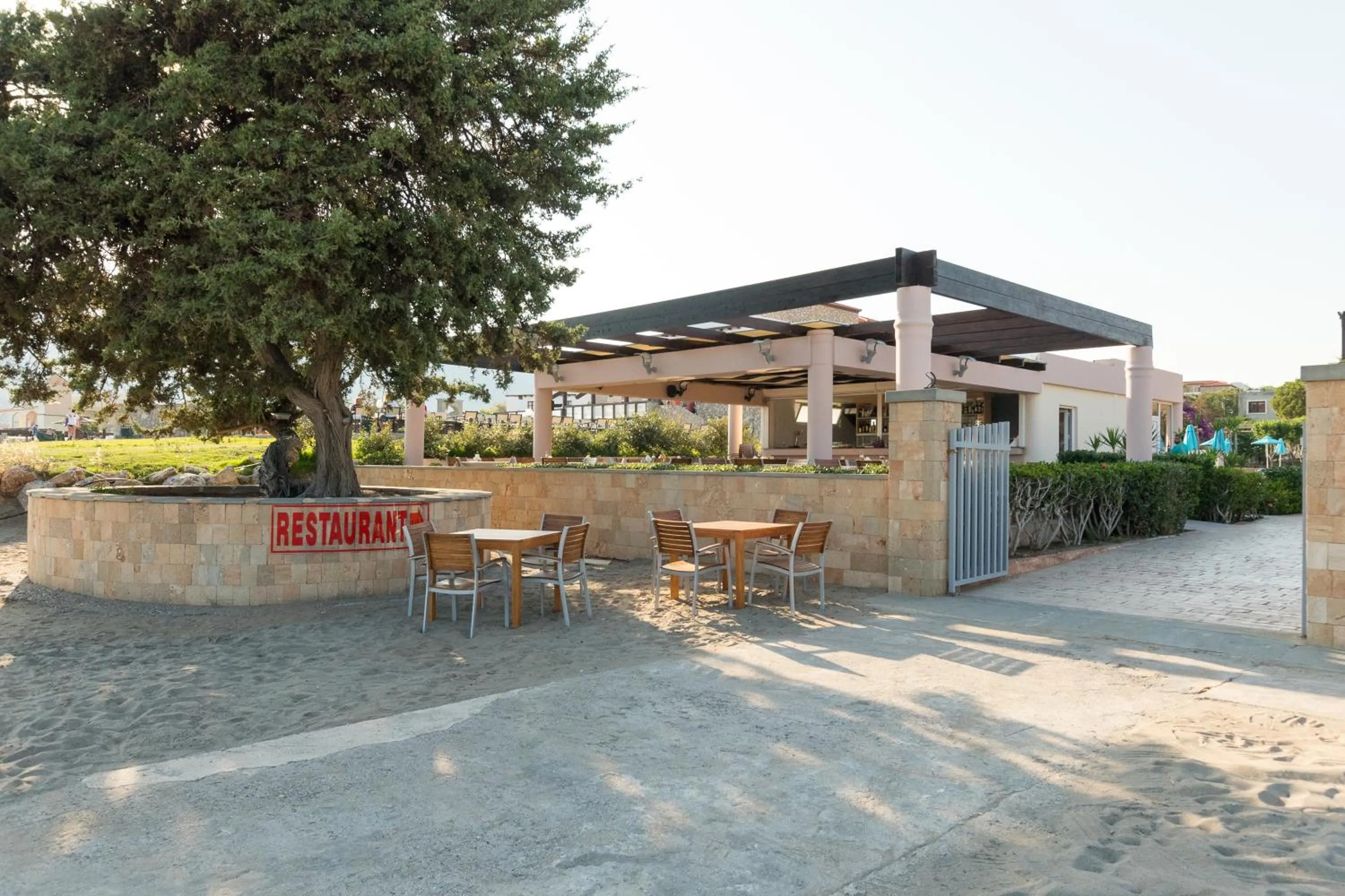 Restaurant/places to eat in Amaryllis front beach hotel