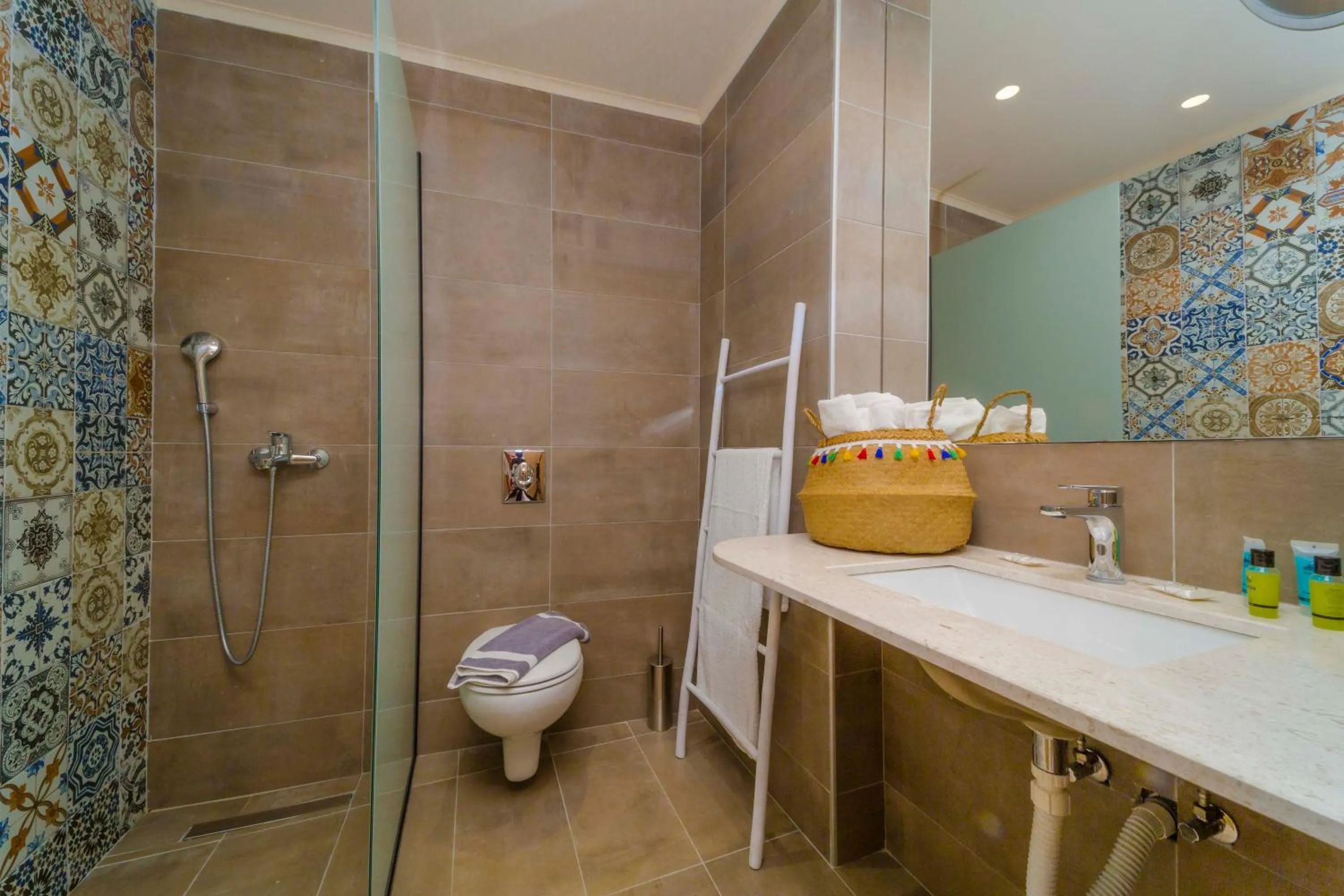 Bathroom in Amaryllis front beach hotel