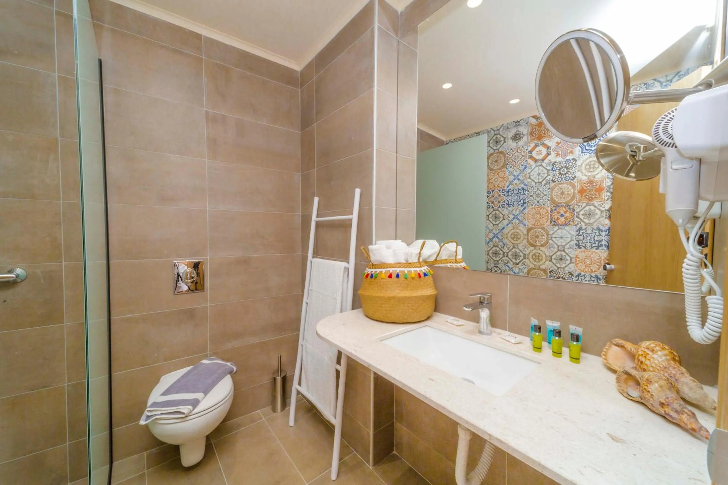 Bathroom in Amaryllis front beach hotel