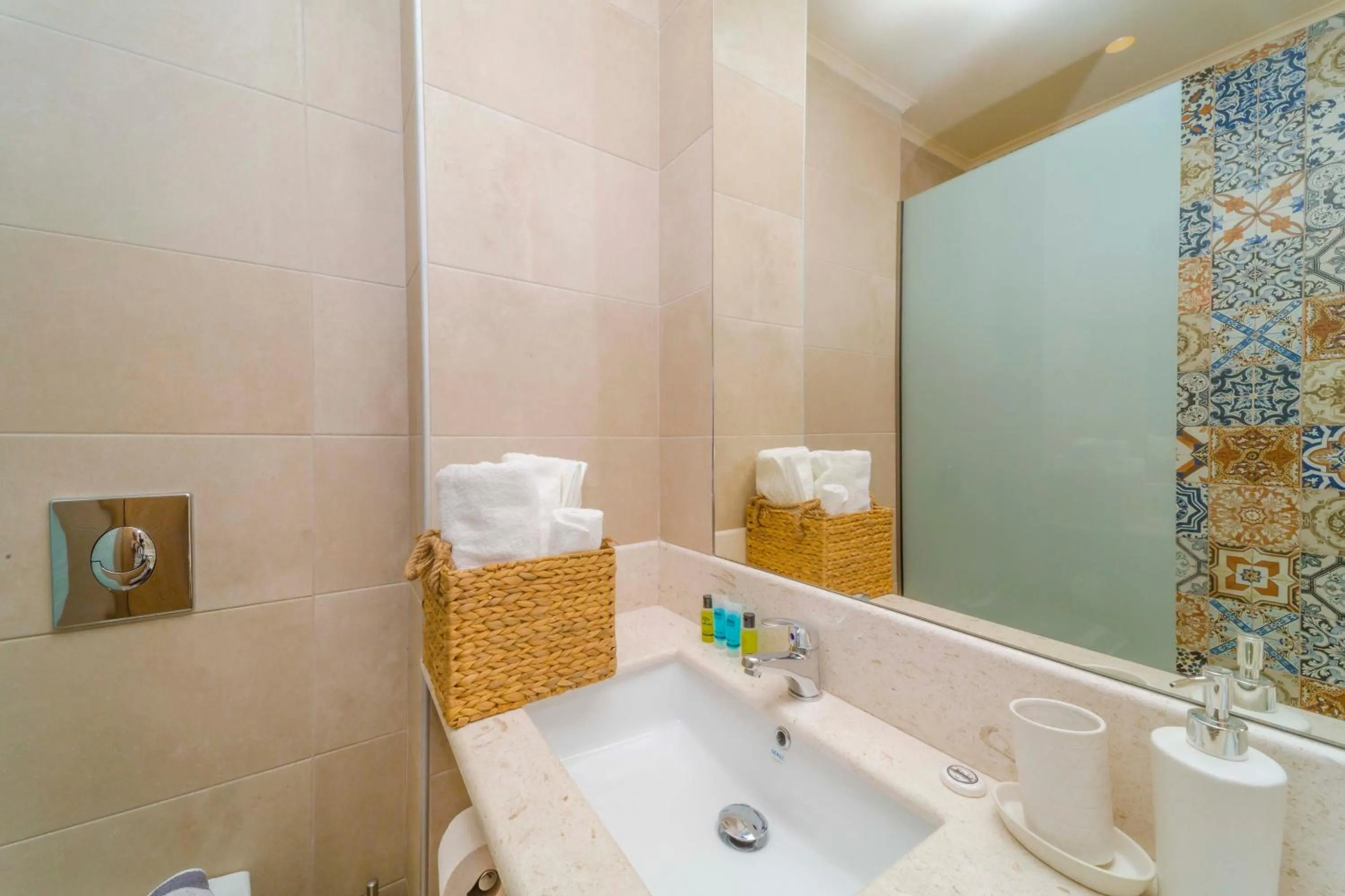 Bathroom in Amaryllis front beach hotel