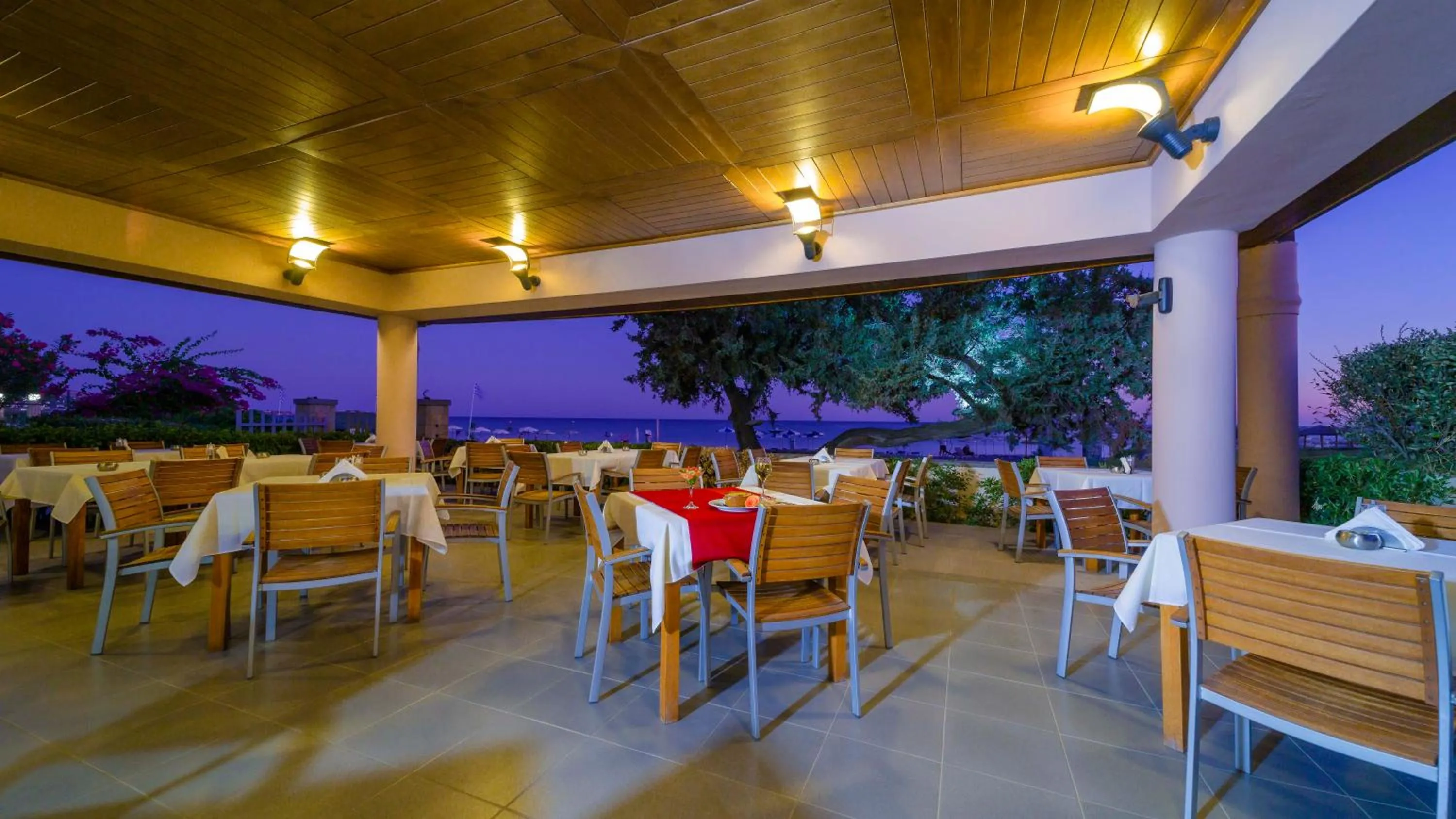 Restaurant/places to eat in Amaryllis front beach hotel