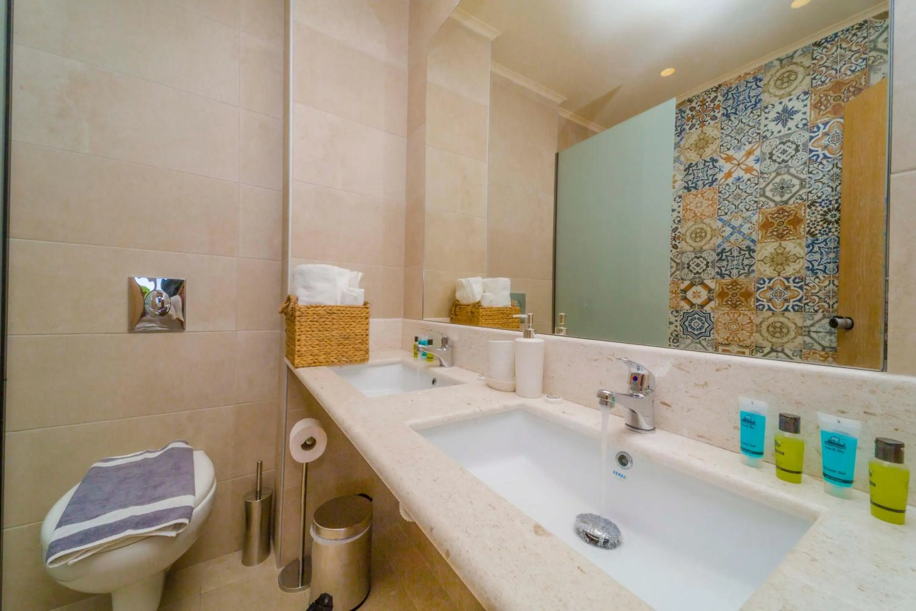 Bathroom in Amaryllis front beach hotel