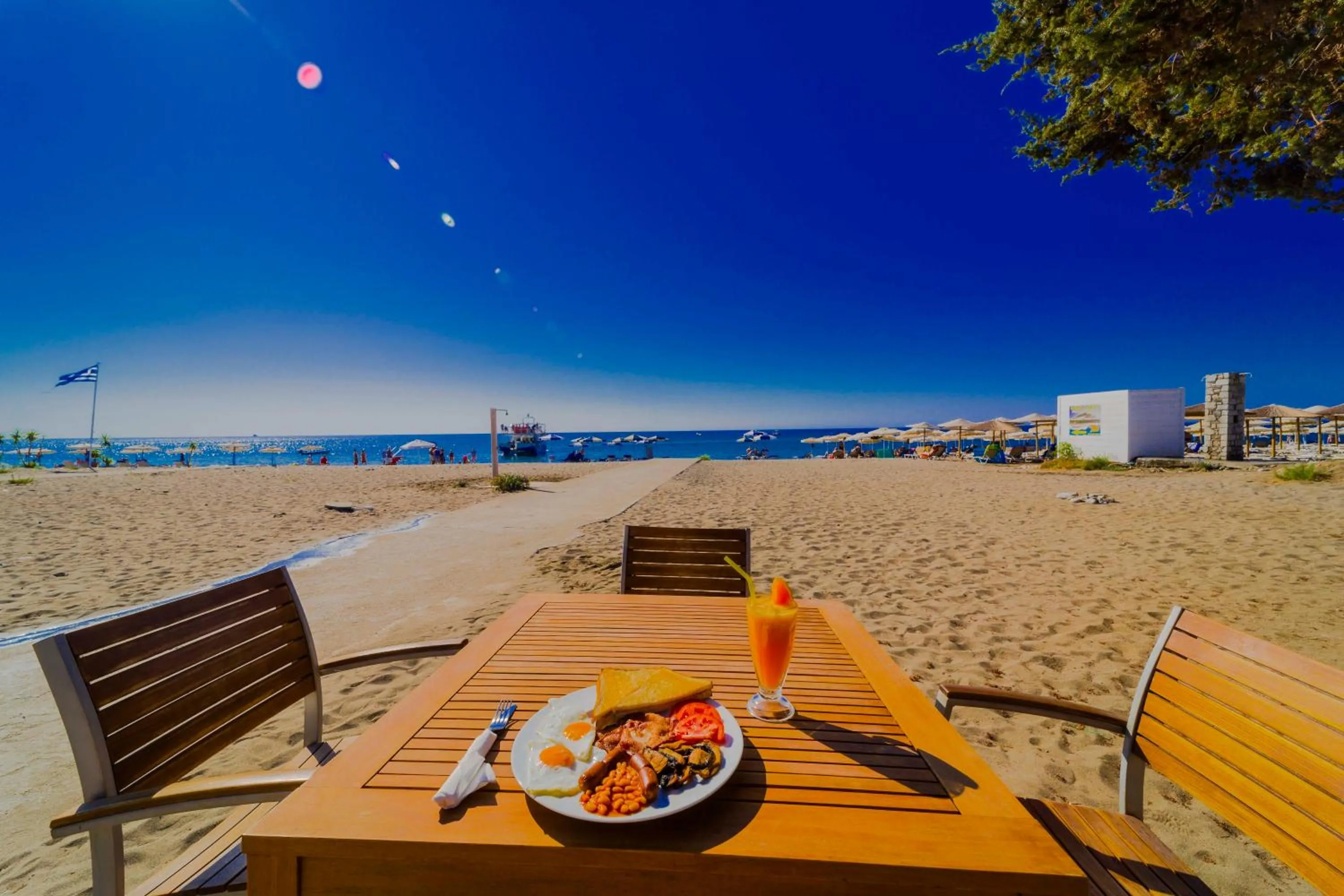 Lunch in Amaryllis front beach hotel