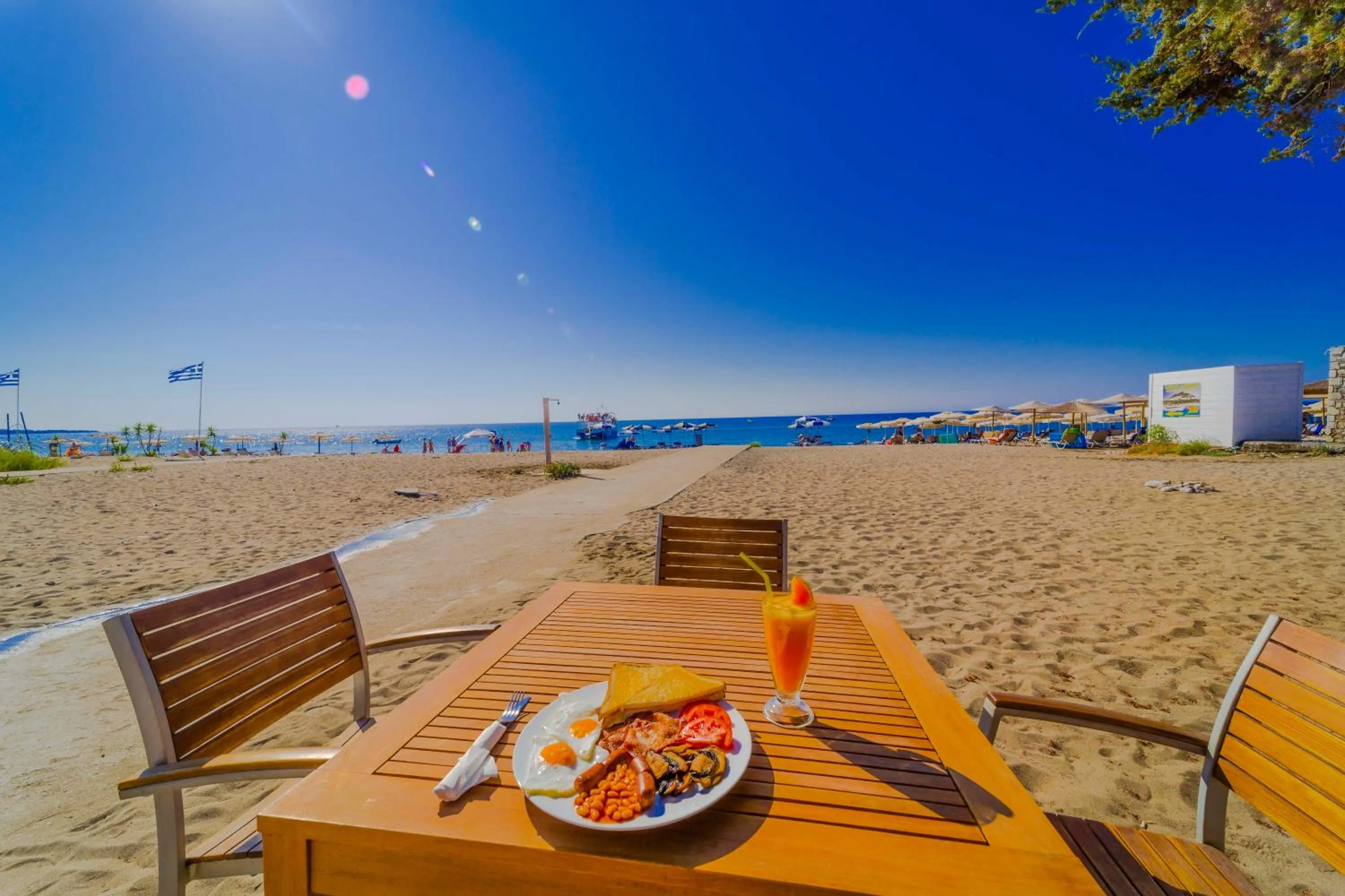 Food and drinks in Amaryllis front beach hotel