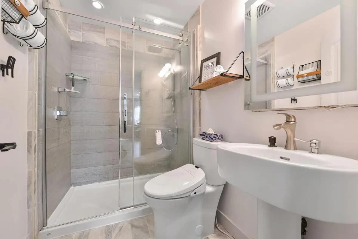 Dragonfly Cottage by EMR Vacation Rentals