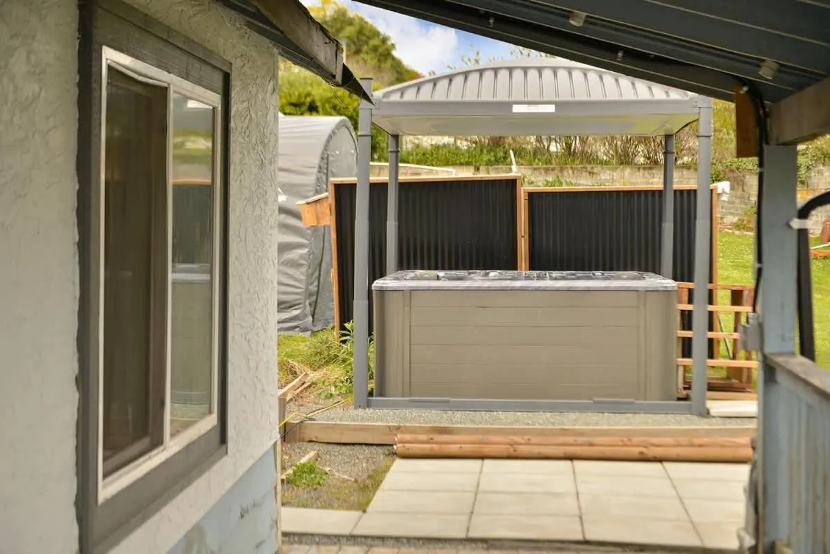 Dragonfly Cottage by EMR Vacation Rentals