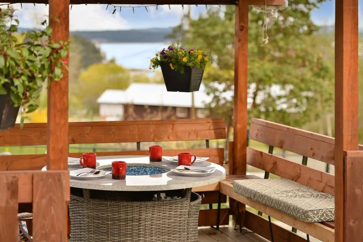 Dragonfly Cottage by EMR Vacation Rentals