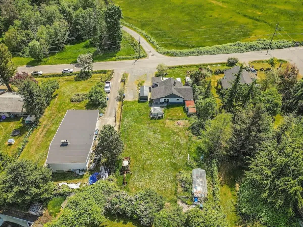 Dragonfly Cottage by EMR Vacation Rentals