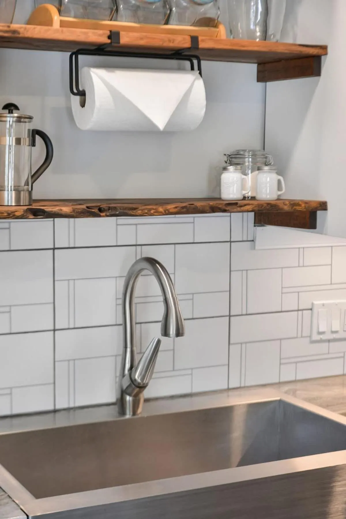 Dragonfly Cottage by EMR Vacation Rentals