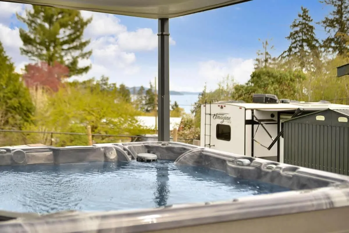 Dragonfly Cottage by EMR Vacation Rentals