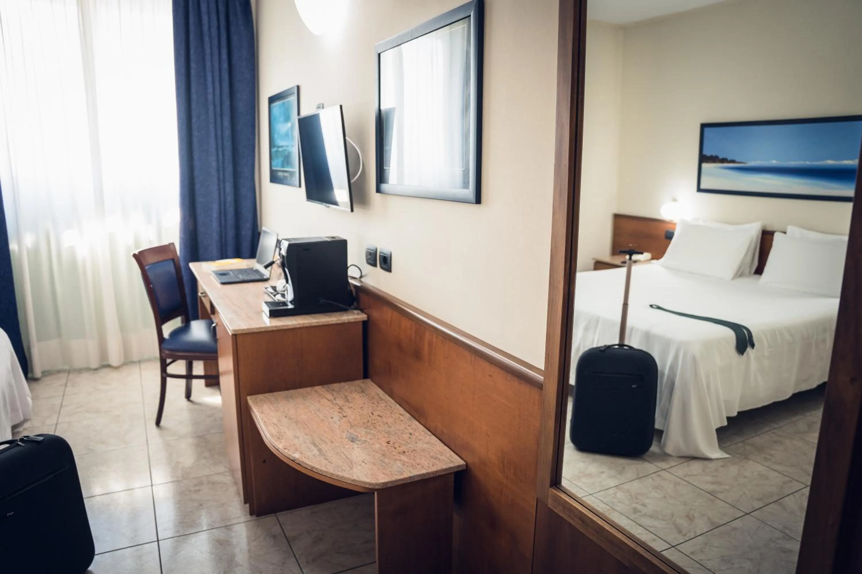 Communal lounge/ TV room, Bed in Rivoli Hotel