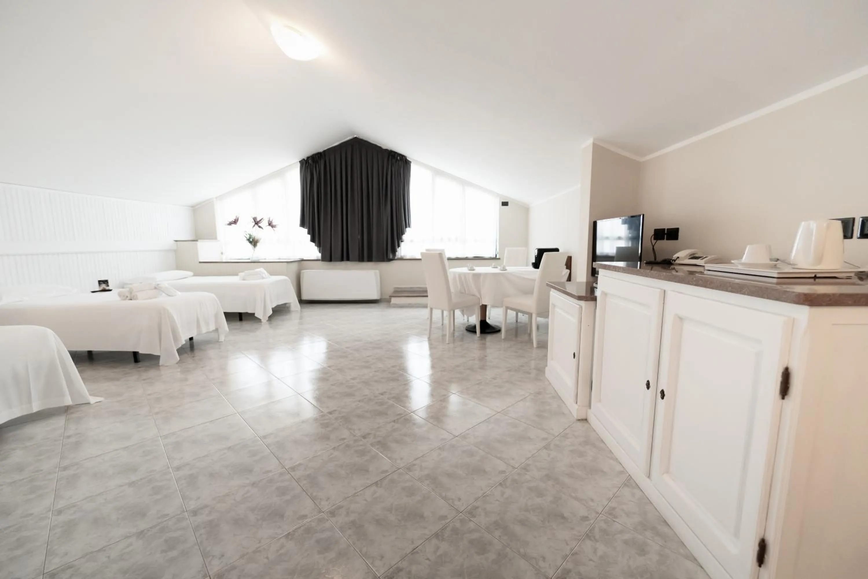 Living room, Bed in Rivoli Hotel