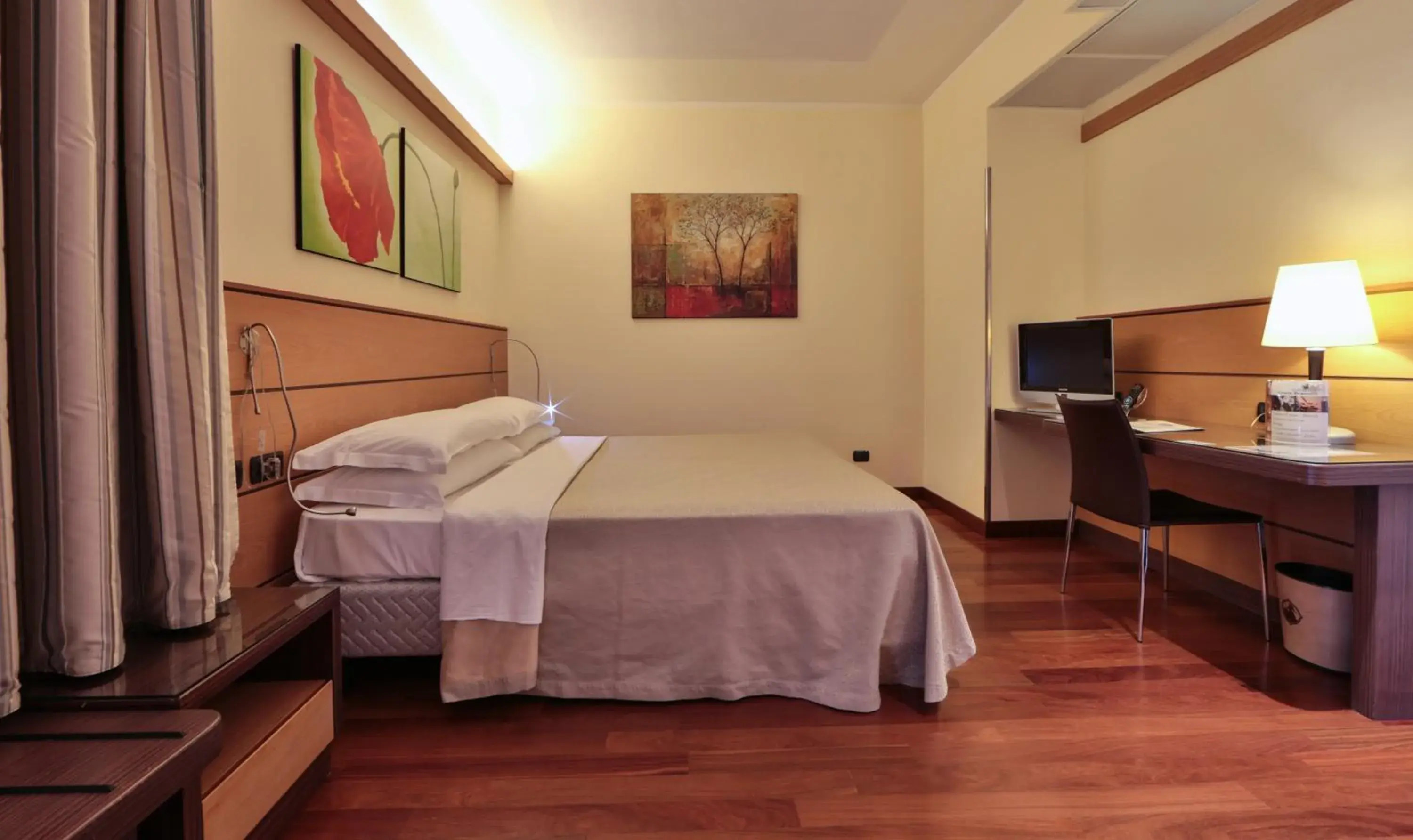 Photo of the whole room, Bed in Best Western Hotel Dei Cavalieri Photo of the whole room, Bed in Best Western Hotel Dei Cavalieri