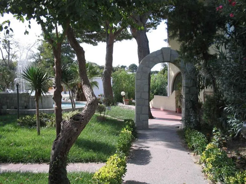 Garden in Albergo Villa Hibiscus
