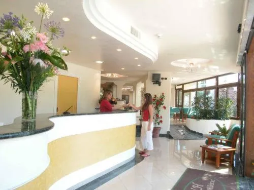 Staff in Albergo Villa Hibiscus