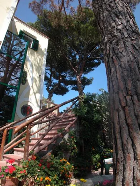 Decorative detail in Albergo Villa Hibiscus