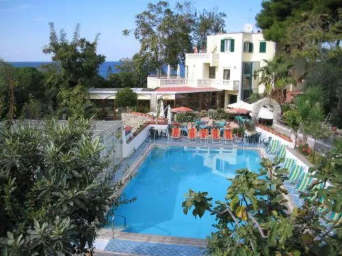 Pool view in Albergo Villa Hibiscus