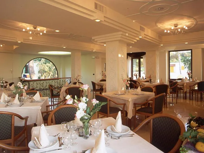 Restaurant/places to eat in Albergo Villa Hibiscus