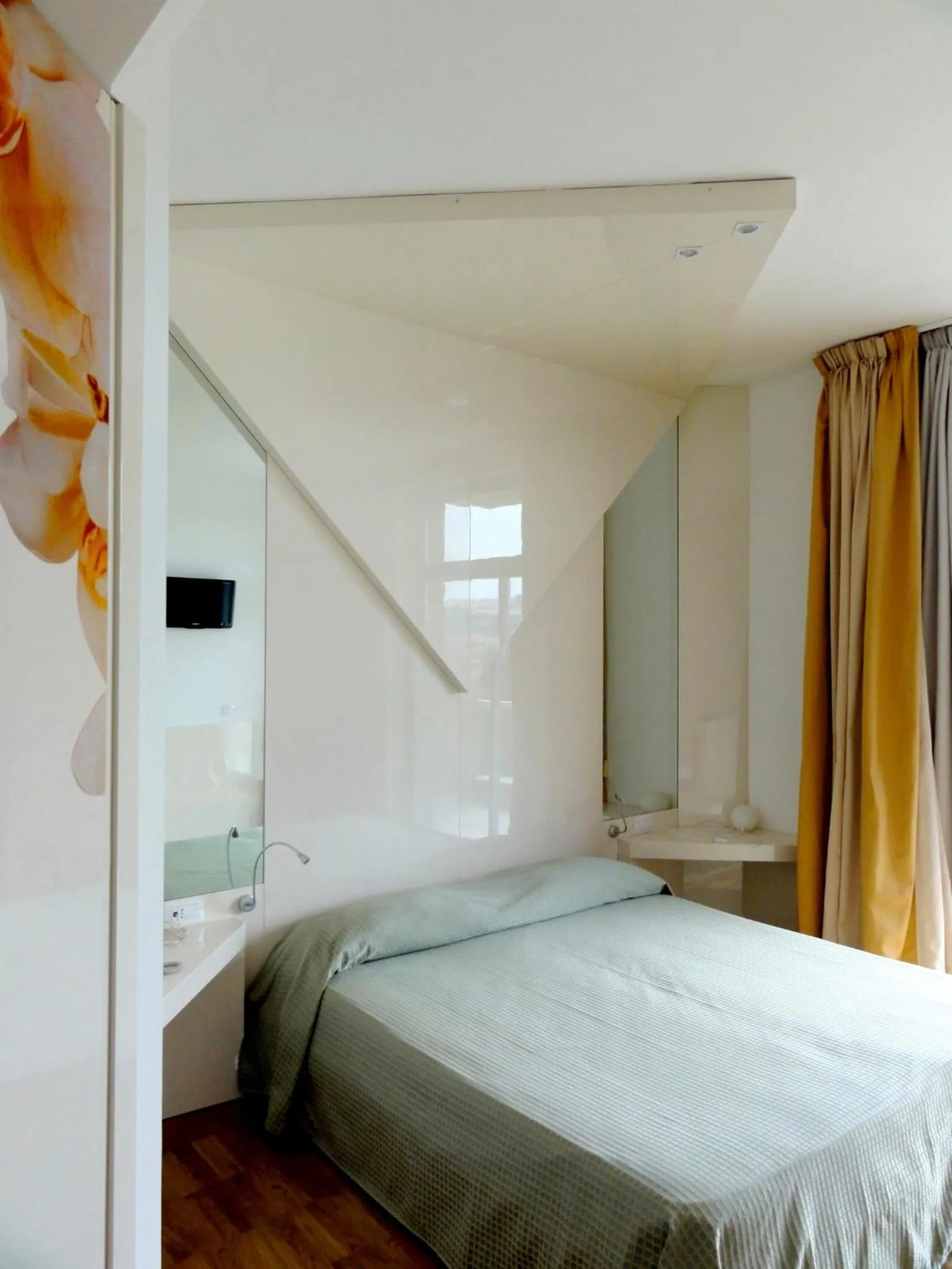 Bed in Hotel Excelsior