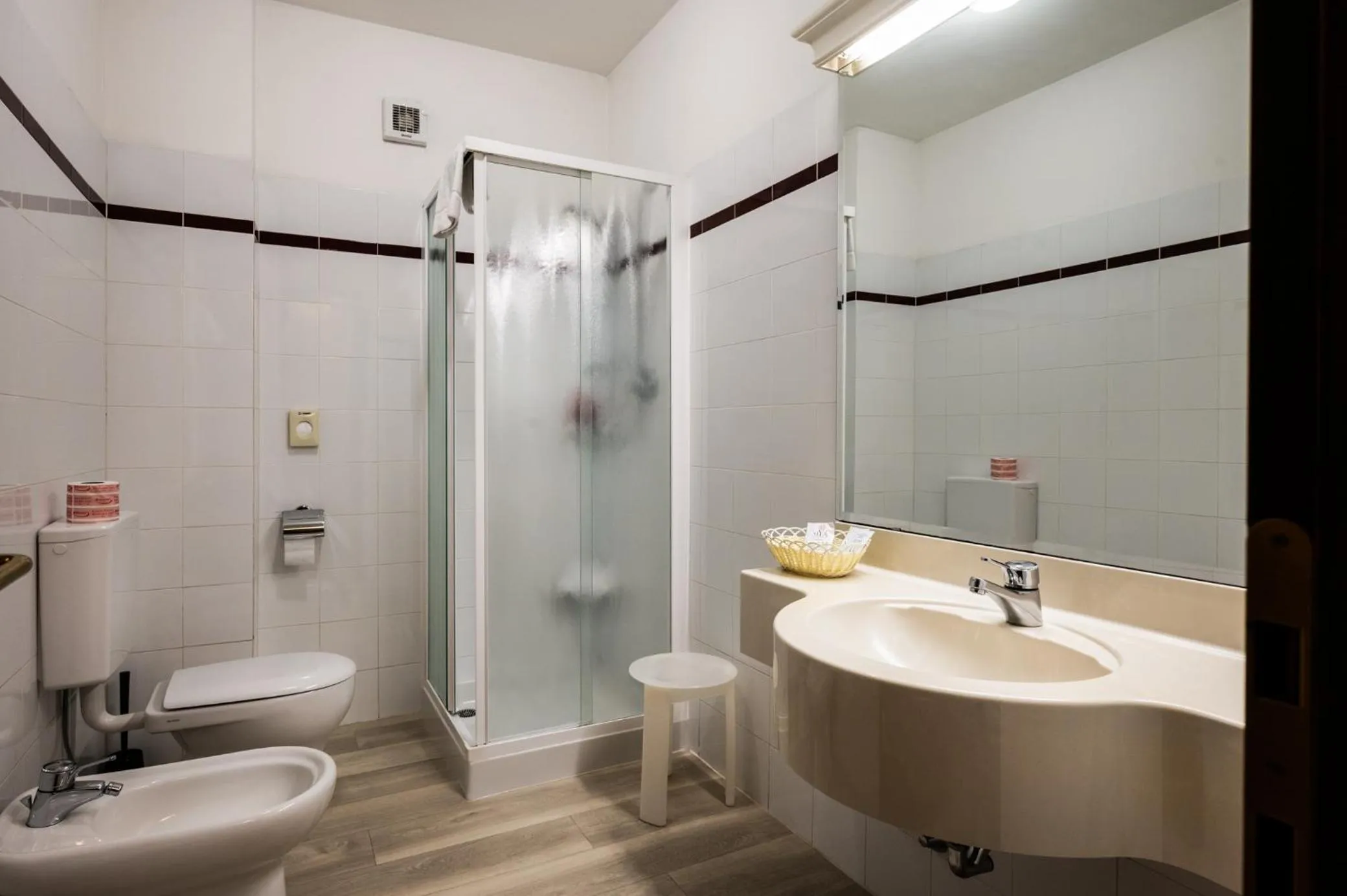 Shower in Hotel Diana