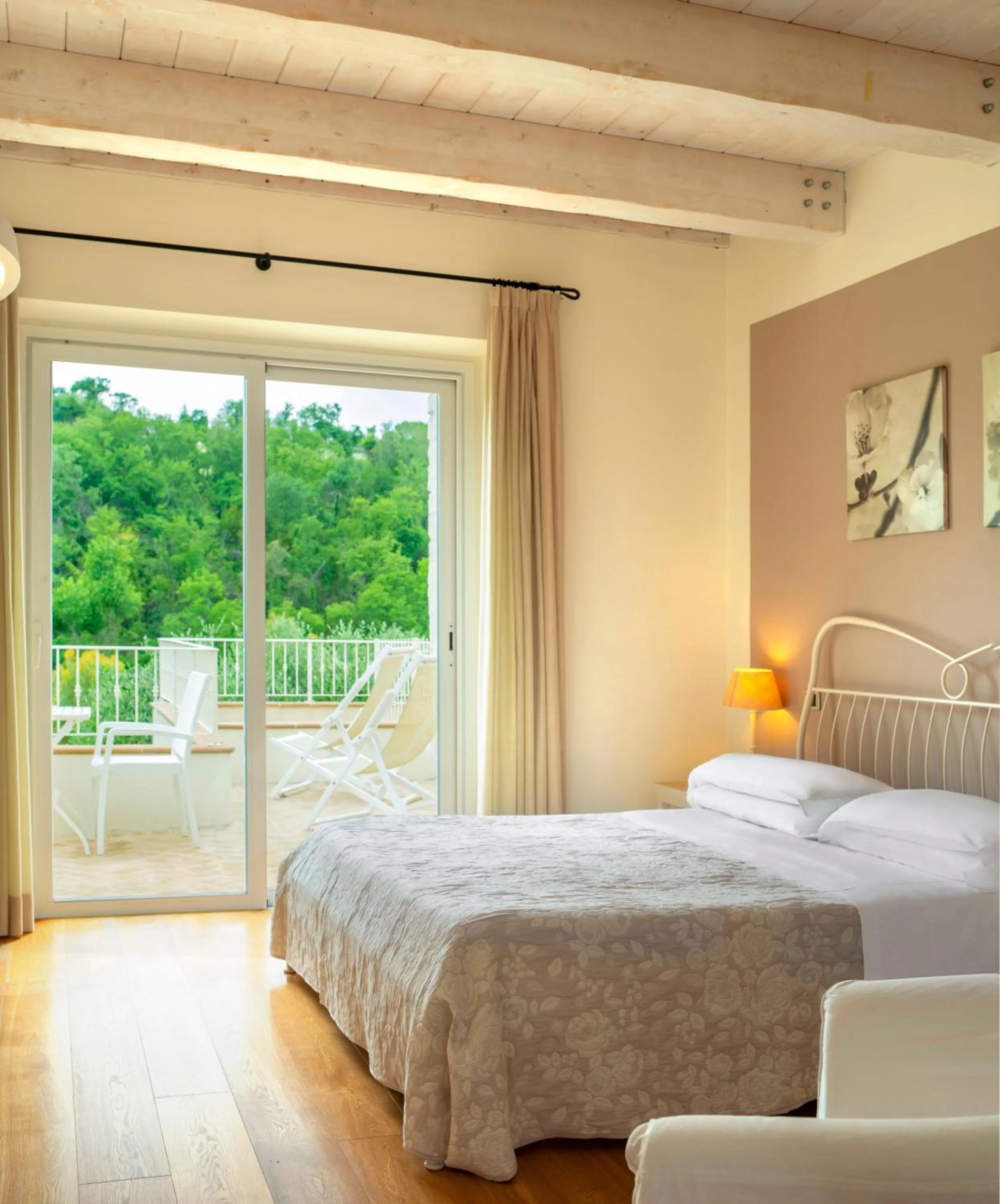 Bed in Hotel Giardino Suites&Spa