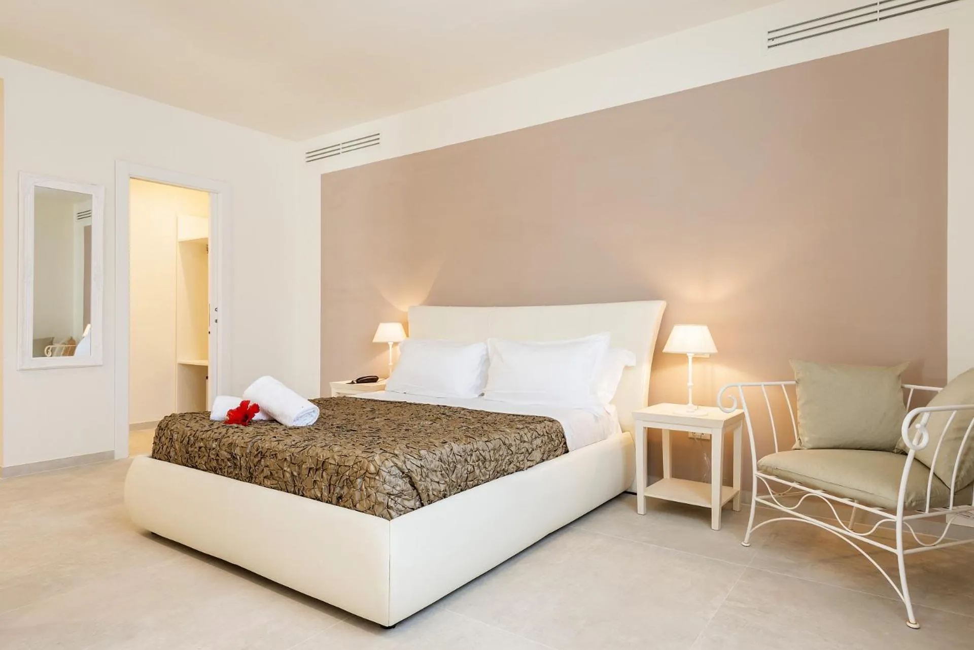 Bed in Hotel Giardino Suites&Spa
