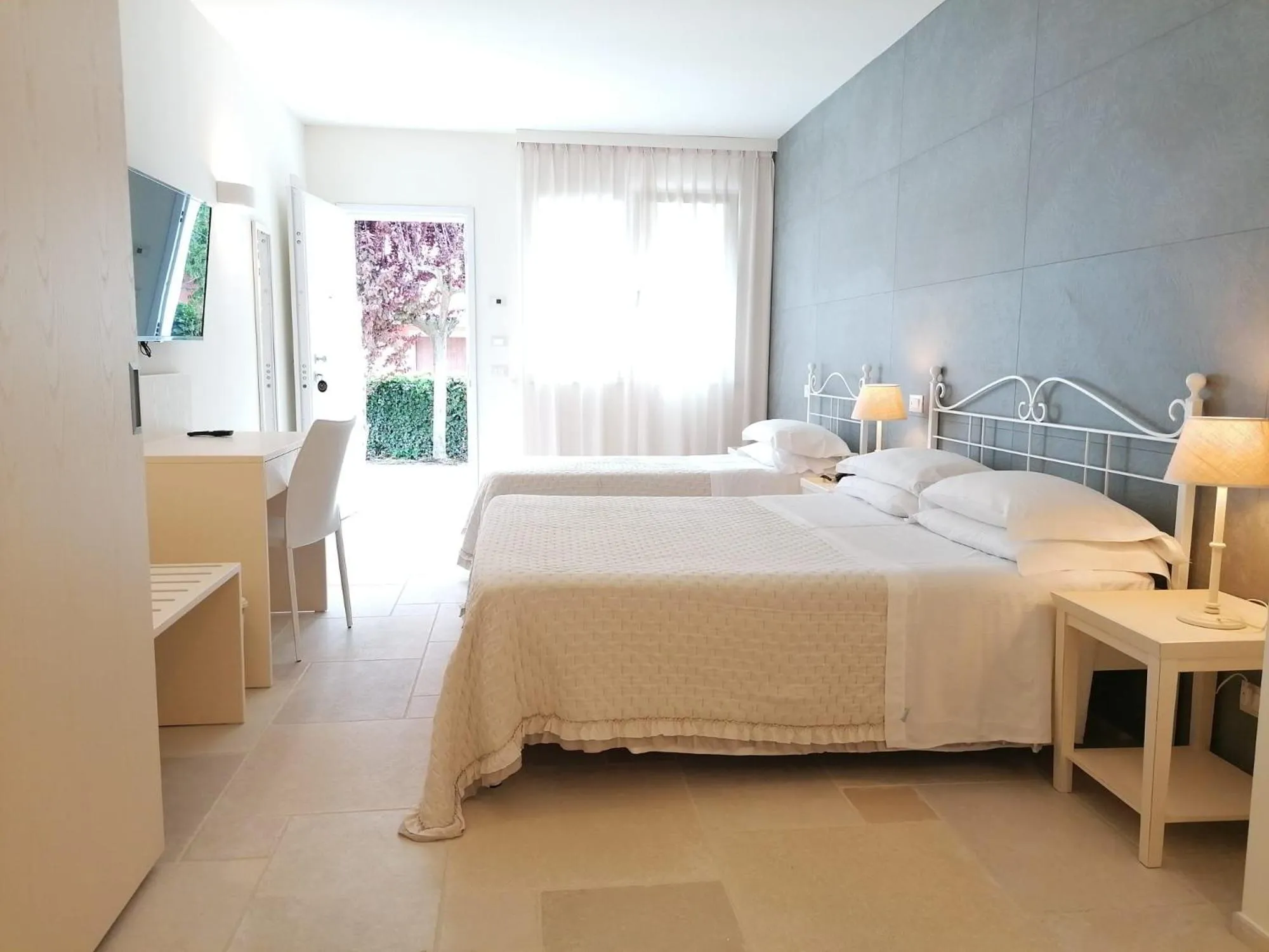 Bed in Hotel Giardino Suites&Spa