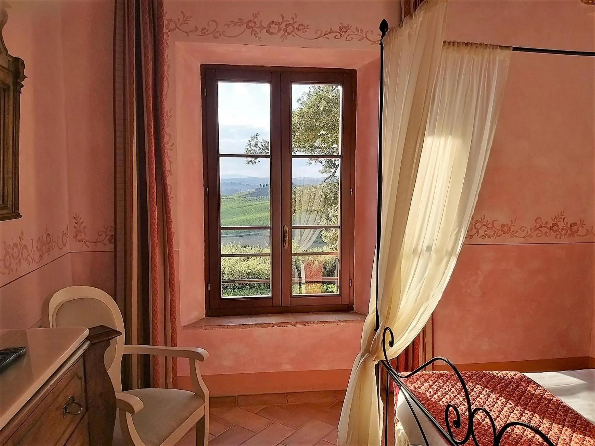 Photo of the whole room, Bed in Villa Curina Resort