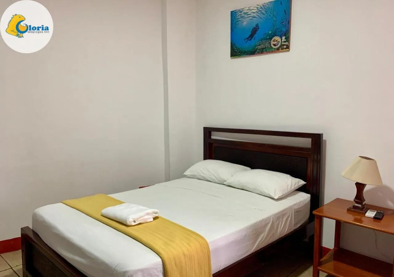 Photo of the whole room, Bed in Gloria - Galápagos Inn