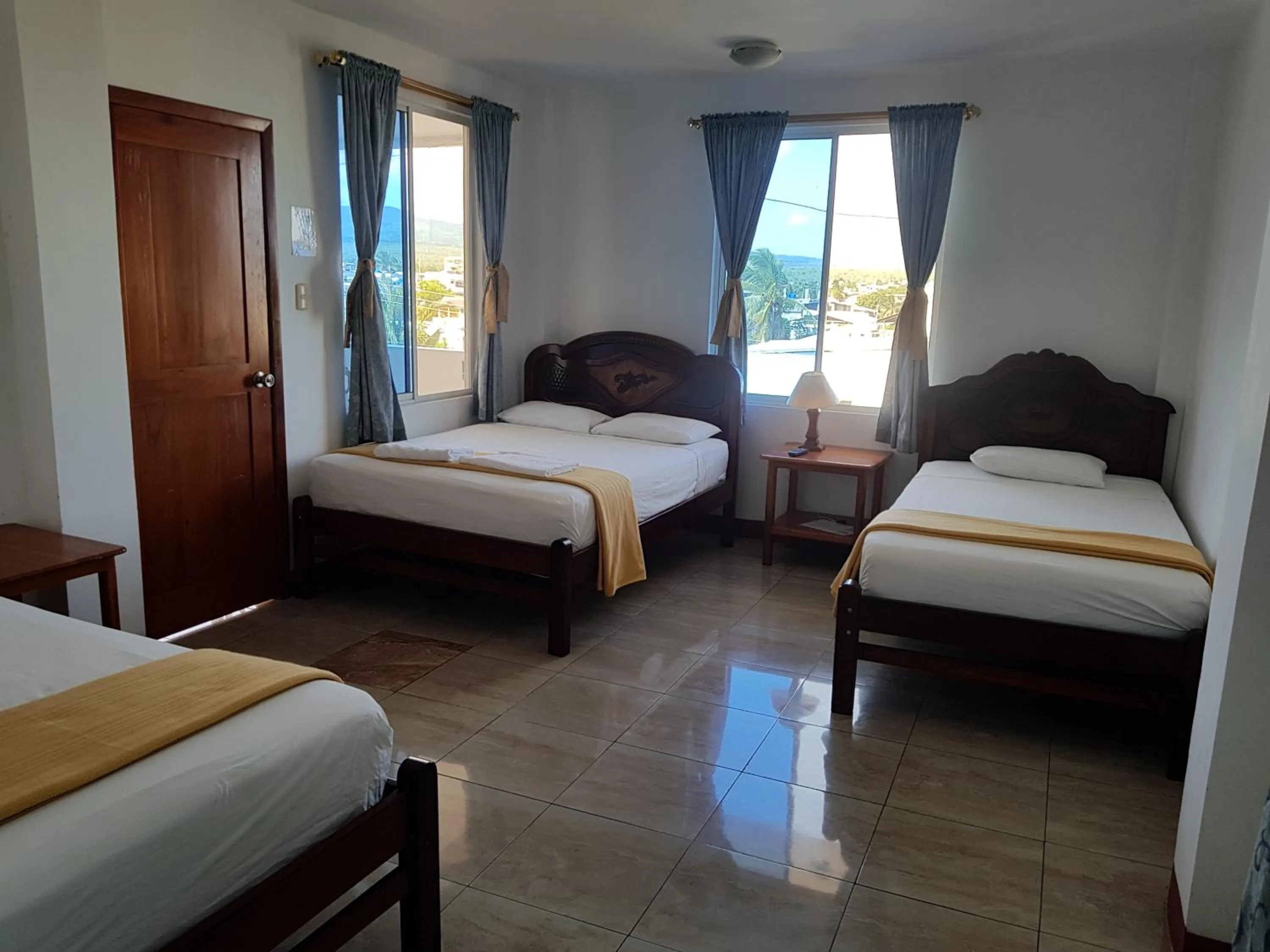Photo of the whole room, Bed in Gloria - Galápagos Inn
