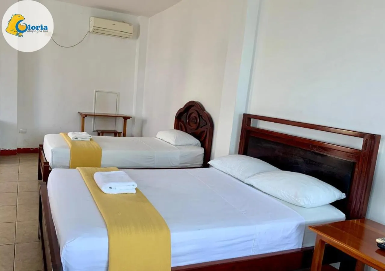 Photo of the whole room, Bed in Gloria - Galápagos Inn