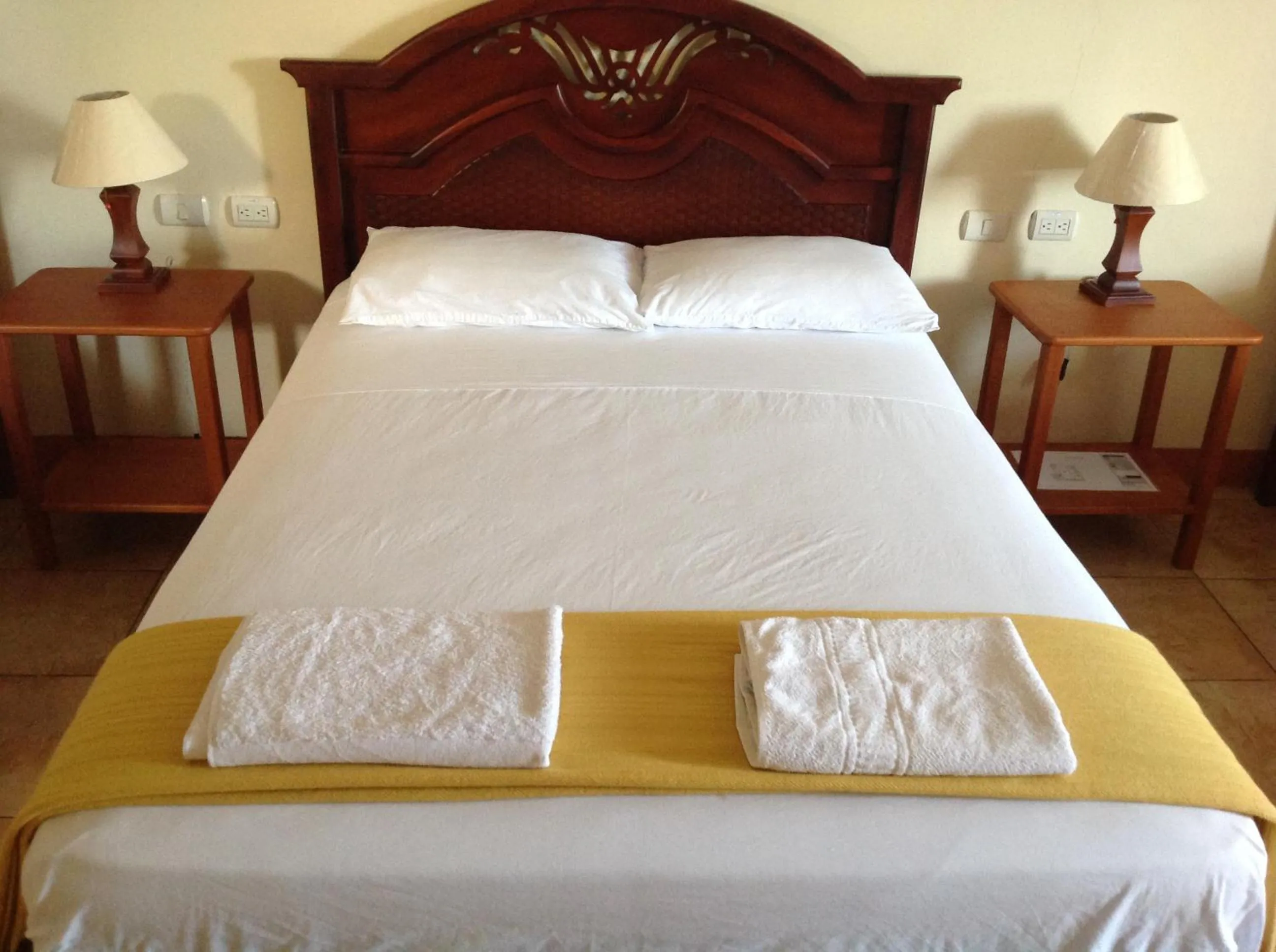 Bed in Gloria - Galápagos Inn