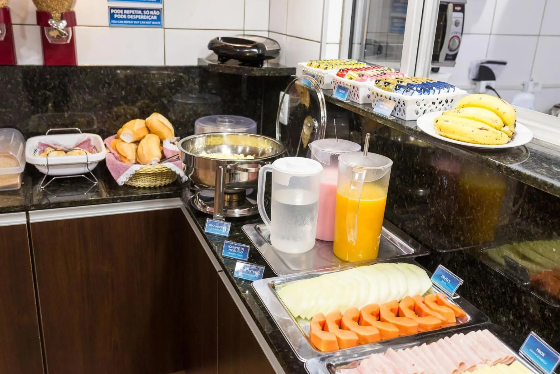 Continental breakfast in Espaço 345 Hotel Paulinia - Próximo Theatro Municipal