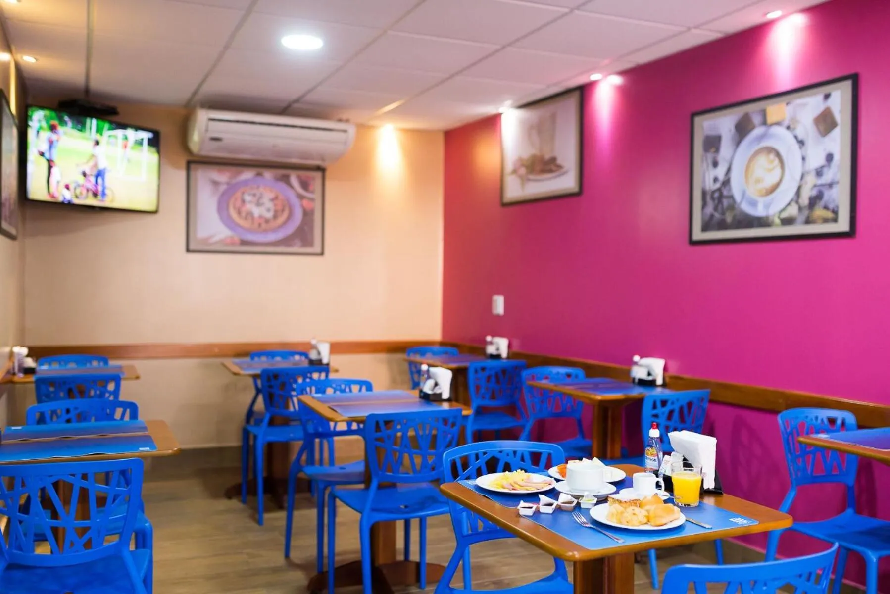 Restaurant/places to eat in Espaço 345 Hotel Paulinia - Próximo Theatro Municipal