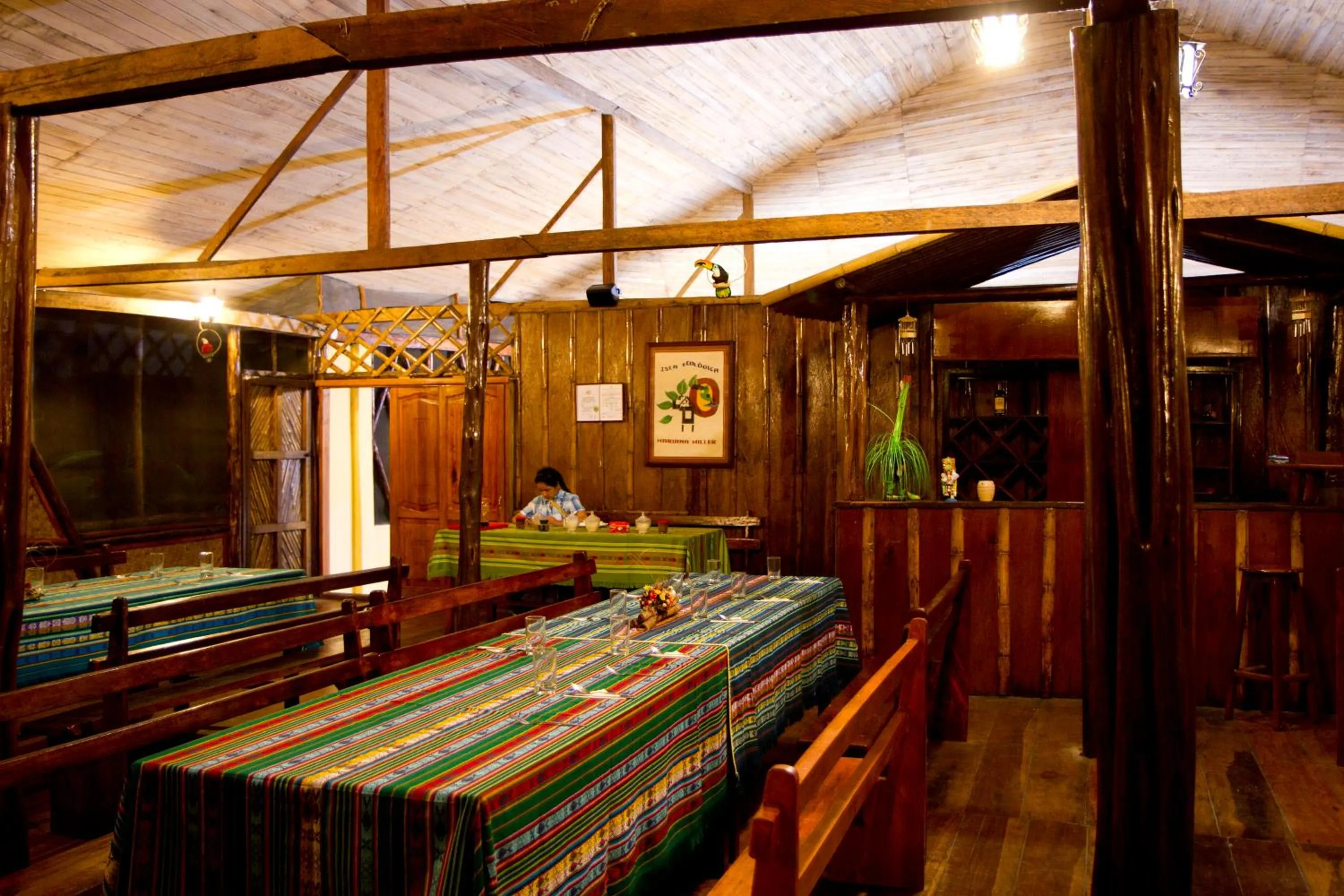 Restaurant/places to eat, Bed in Mariana Miller Lodge