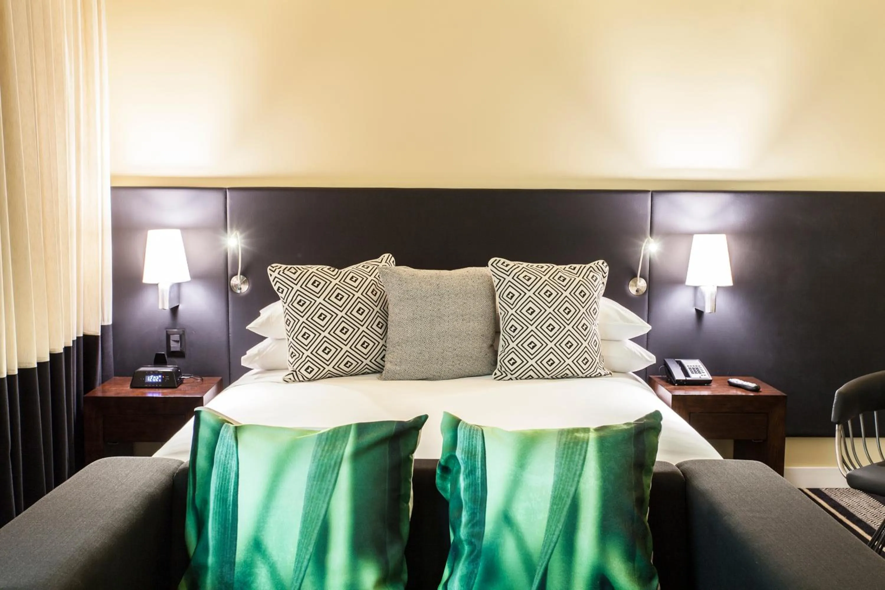 Photo of the whole room, Bed in Movich Buro 26