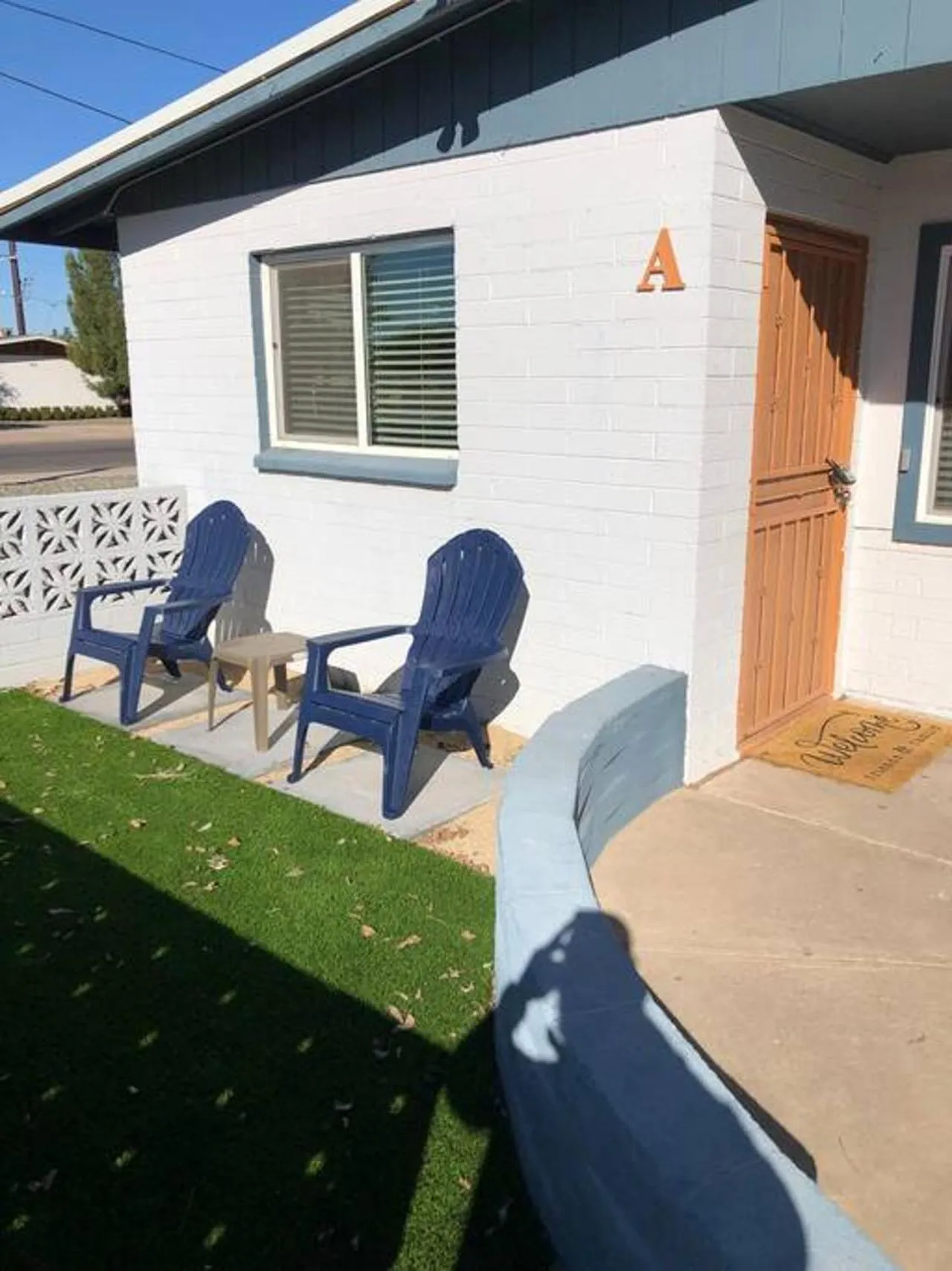 Spacious 2BR Condo, Steps to Downtown Gilbert, King Bed & Laundry