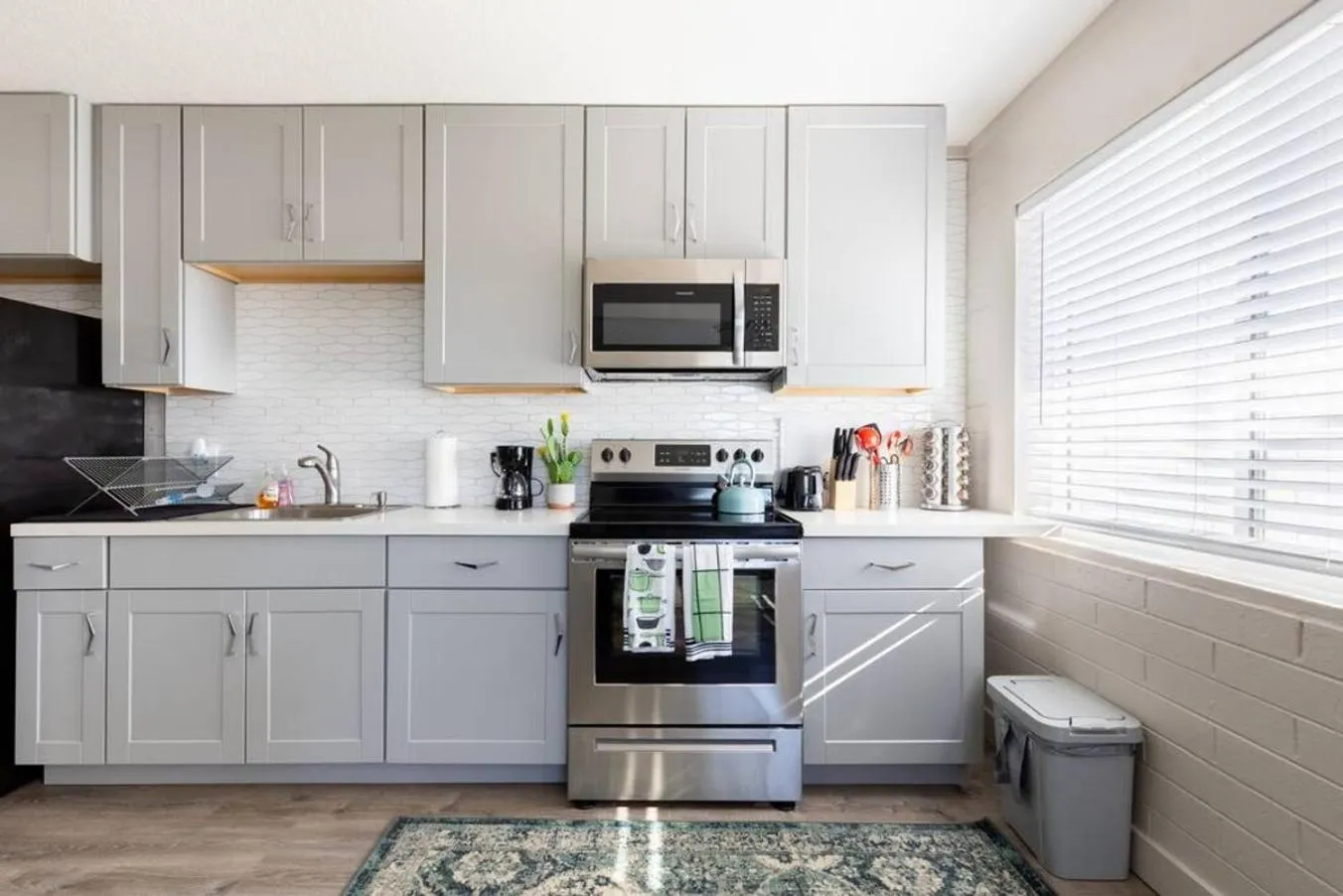 Spacious 2BR Condo, Steps to Downtown Gilbert, King Bed & Laundry