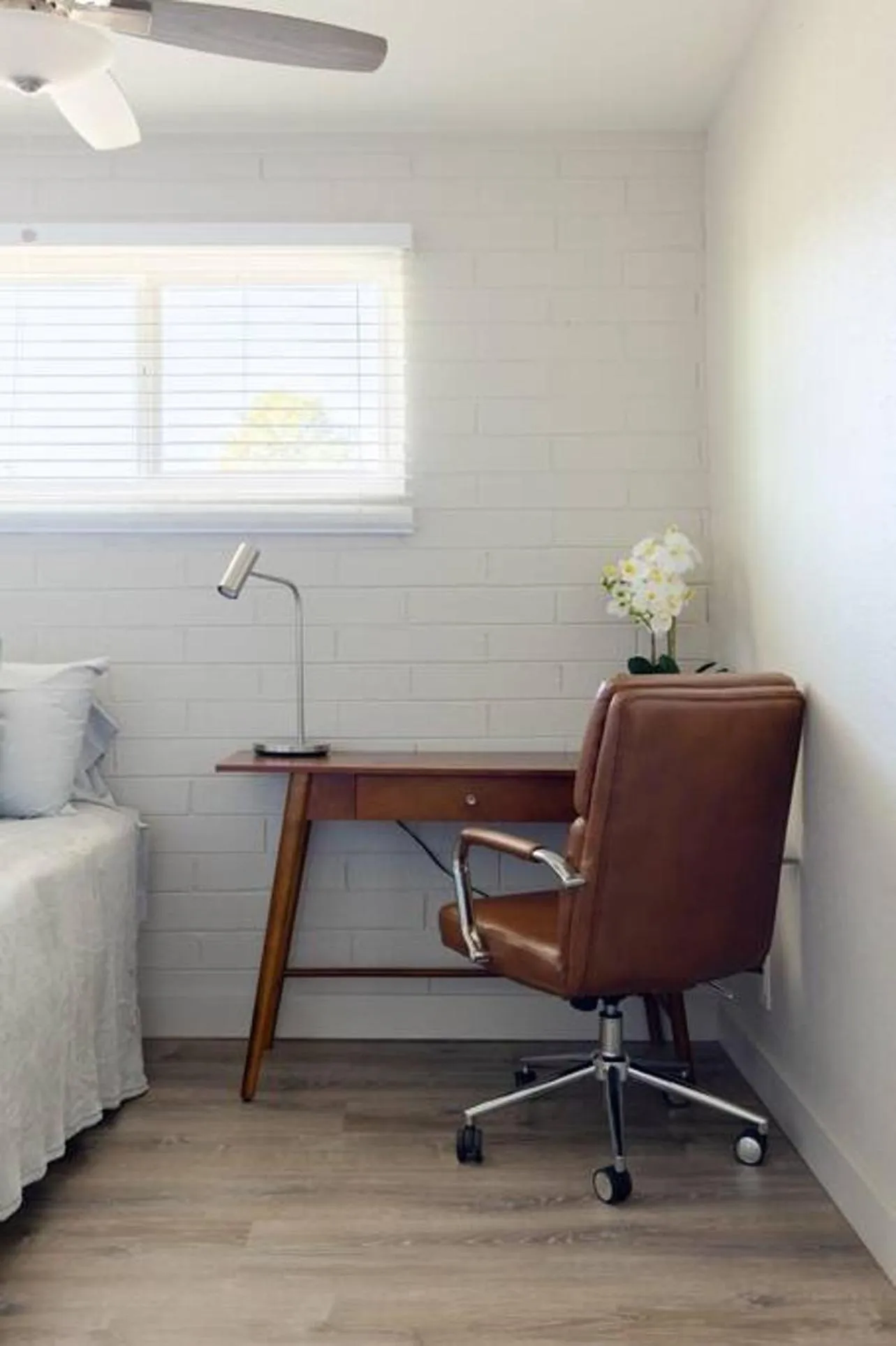 Spacious 2BR Condo, Steps to Downtown Gilbert, King Bed & Laundry