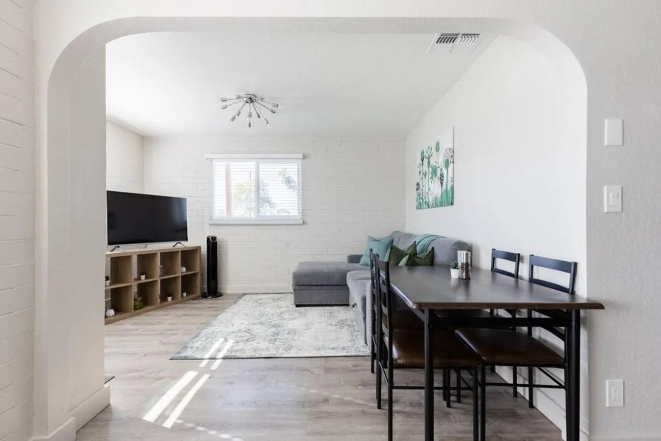 Spacious 2BR Condo, Steps to Downtown Gilbert, King Bed & Laundry