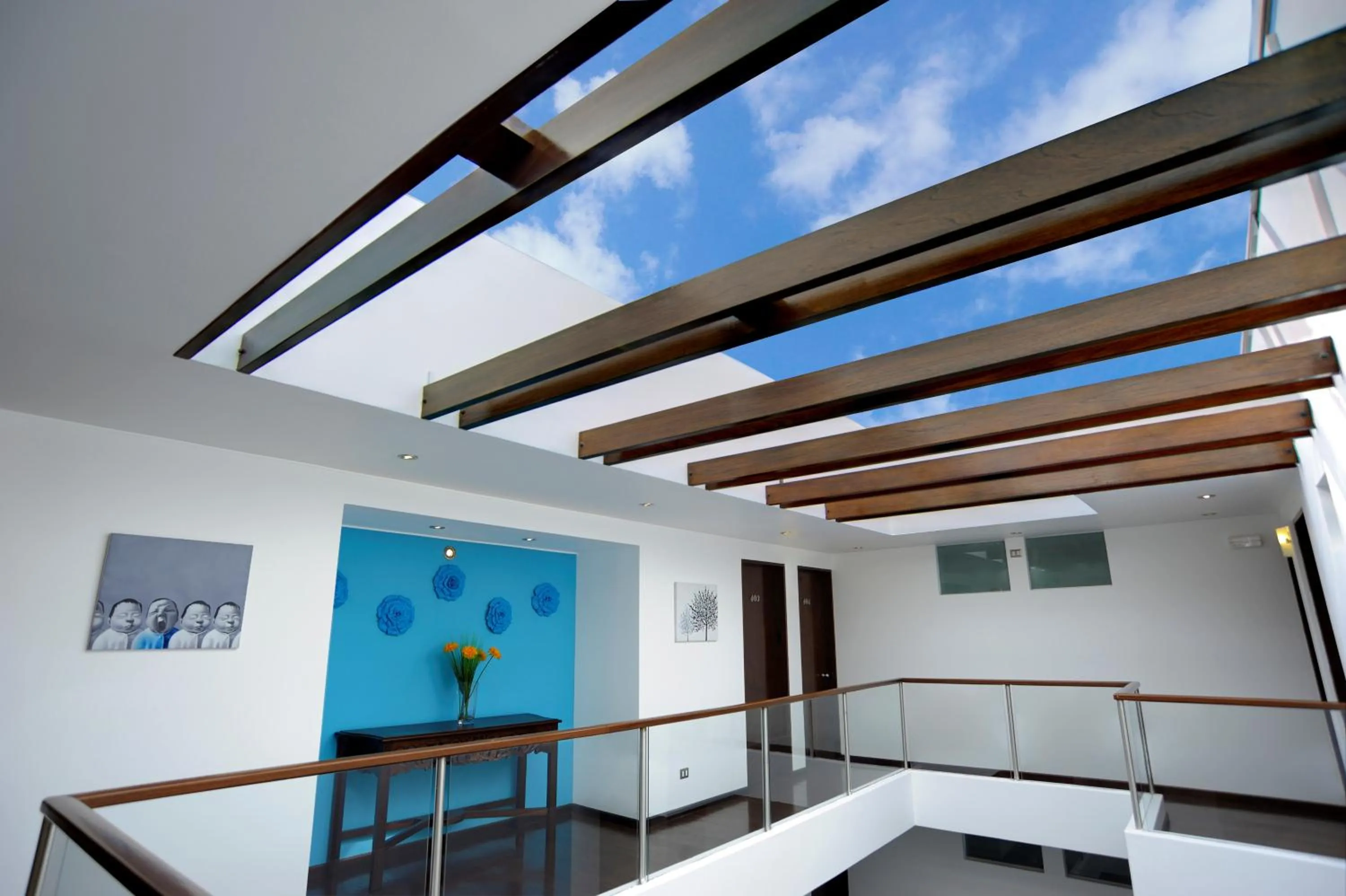 Area and facilities in Mint Hotel