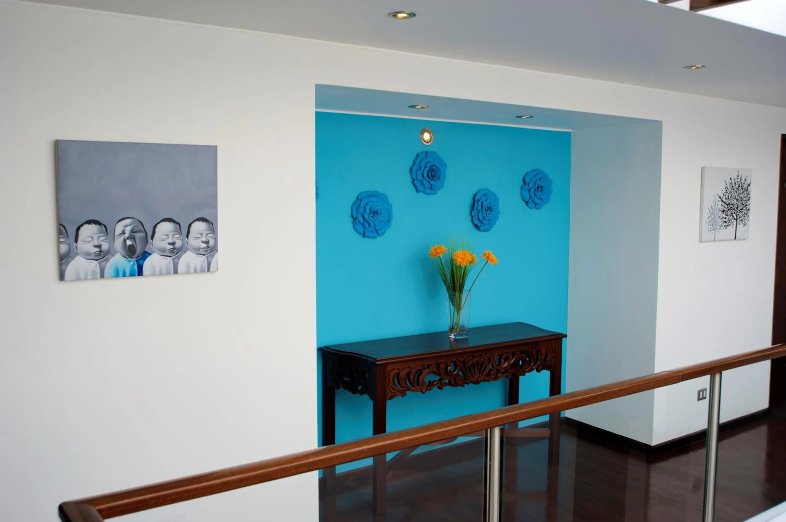 Area and facilities in Mint Hotel