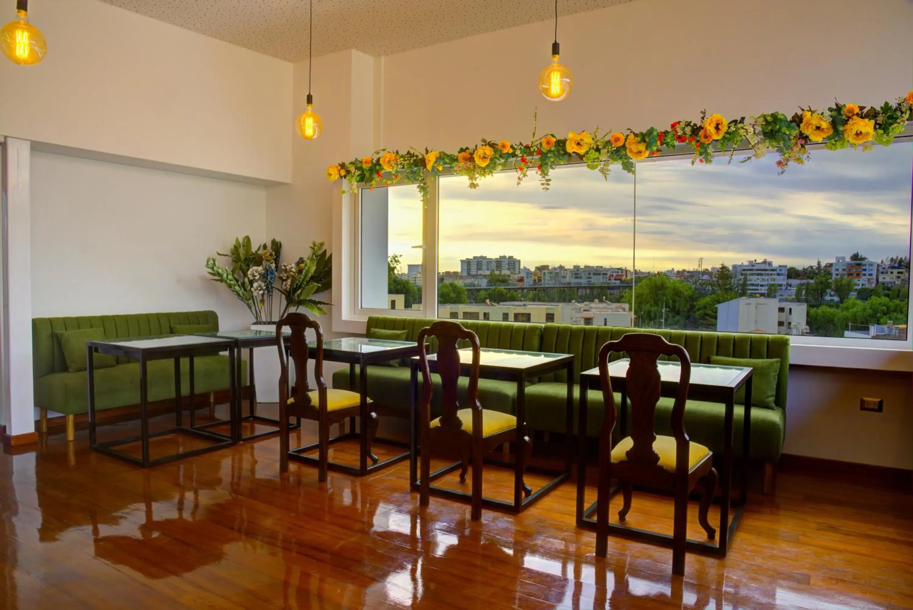 Restaurant/places to eat in Mint Hotel Restaurant/places to eat in Mint Hotel