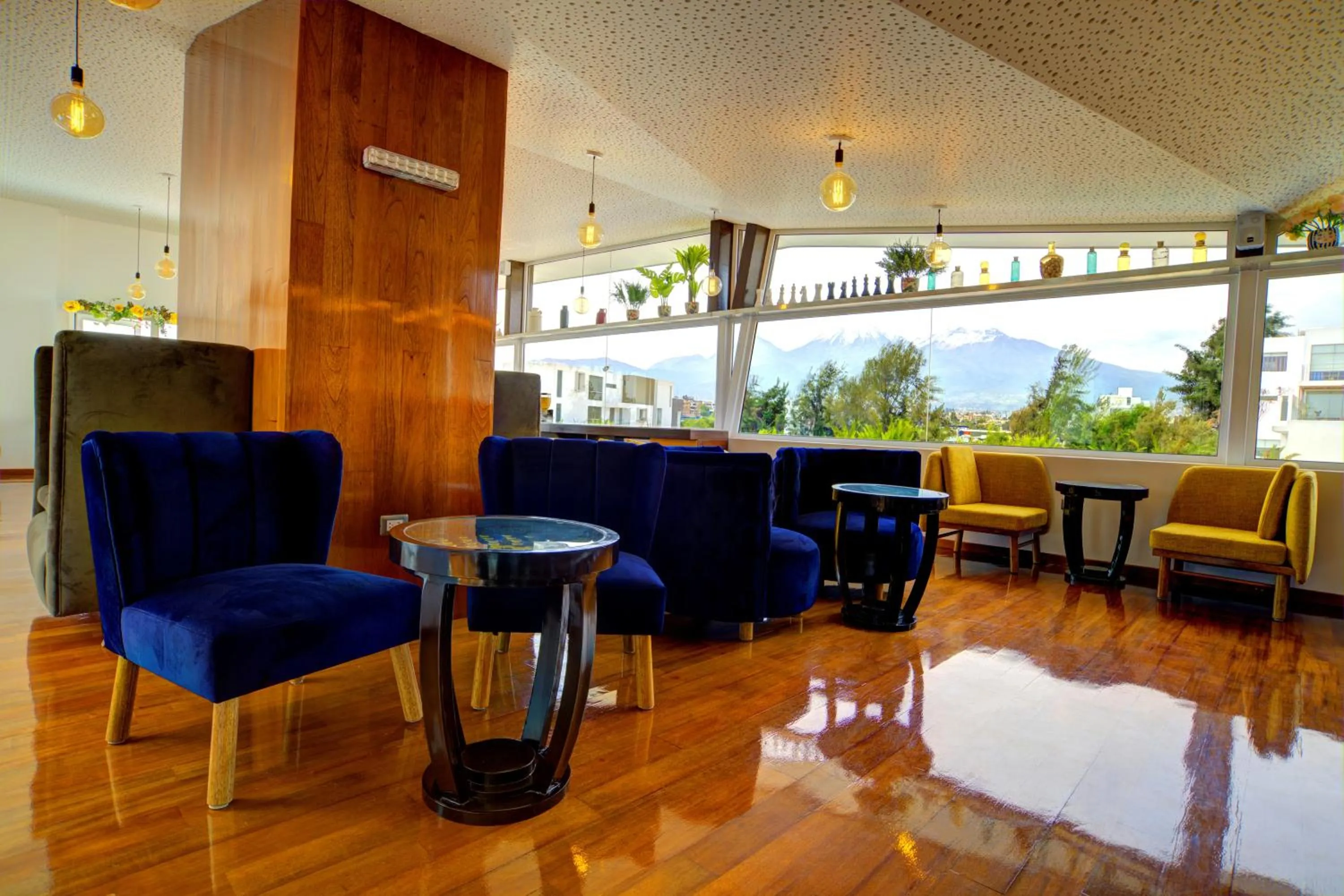 Restaurant/places to eat in Mint Hotel