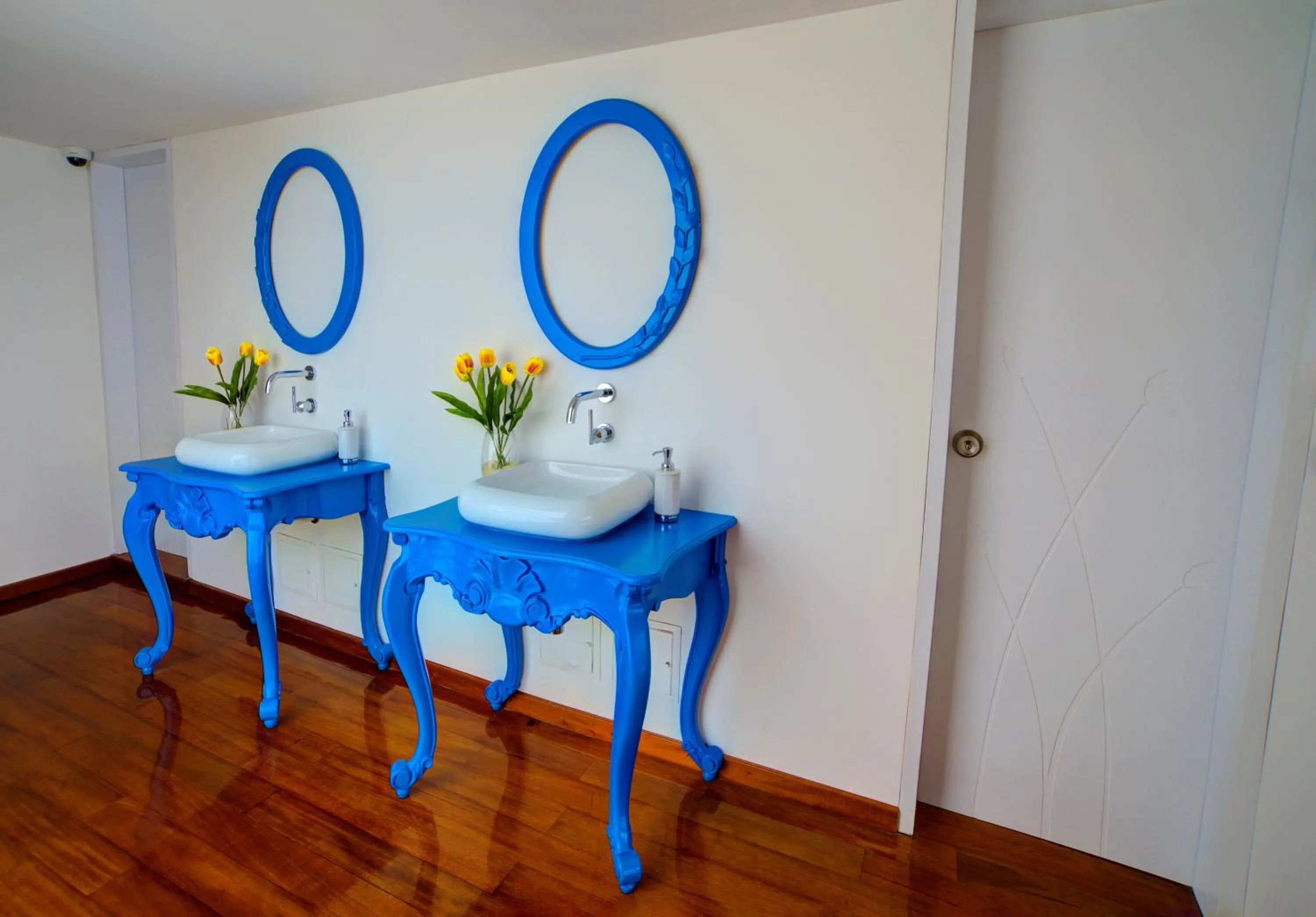 Area and facilities in Mint Hotel