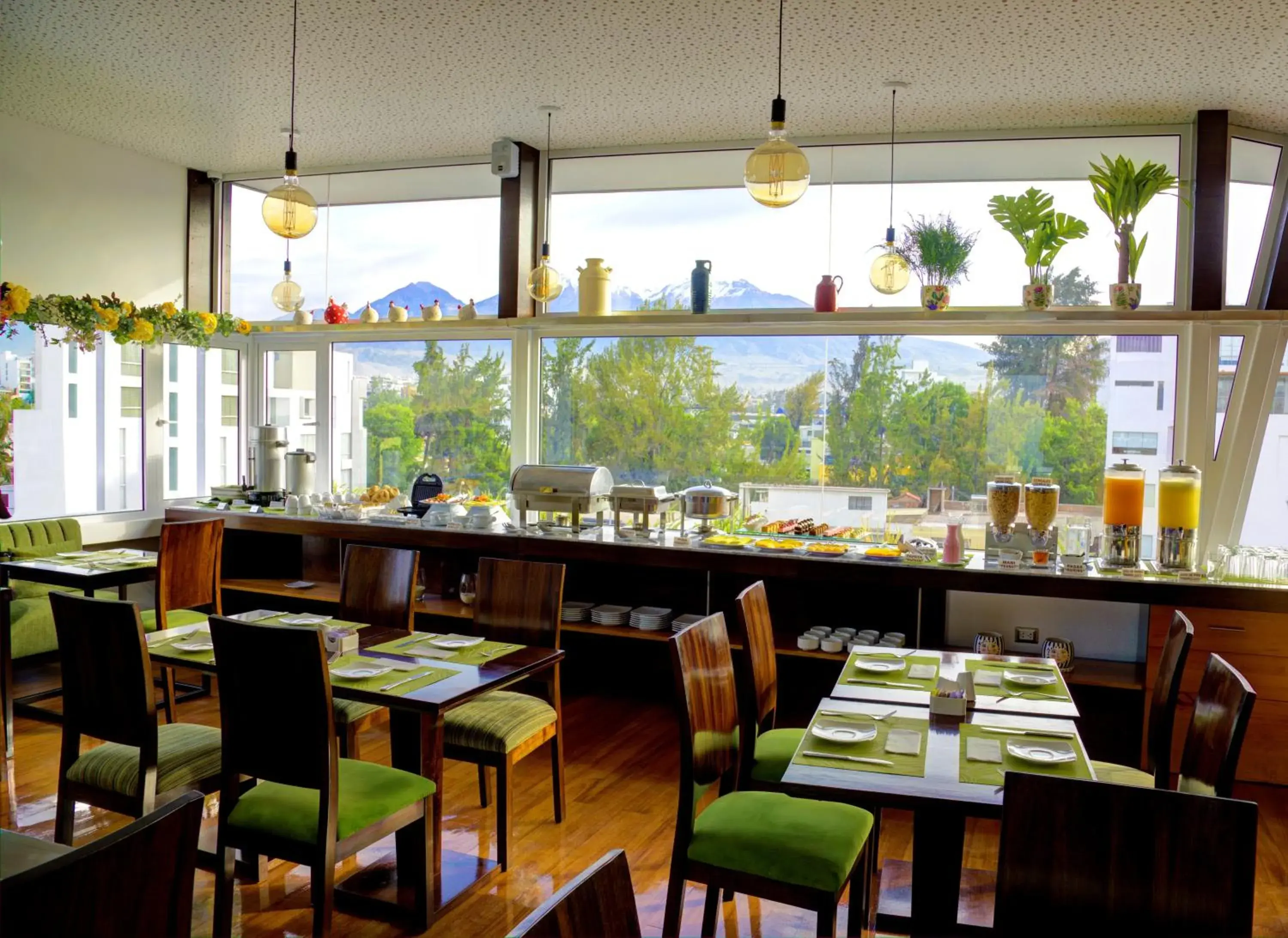 Restaurant/places to eat in Mint Hotel Restaurant/places to eat in Mint Hotel