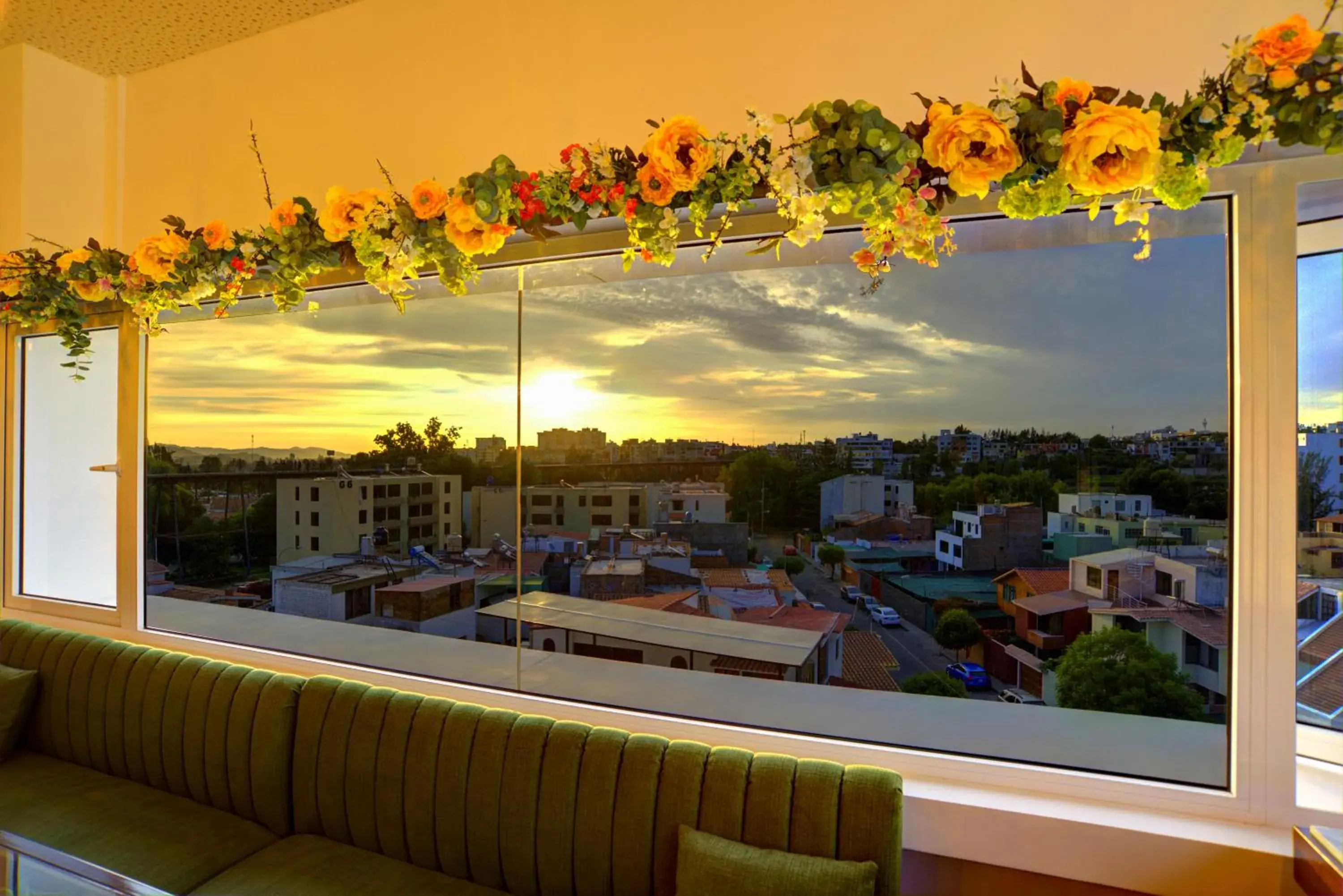 Restaurant/places to eat in Mint Hotel Restaurant/places to eat in Mint Hotel